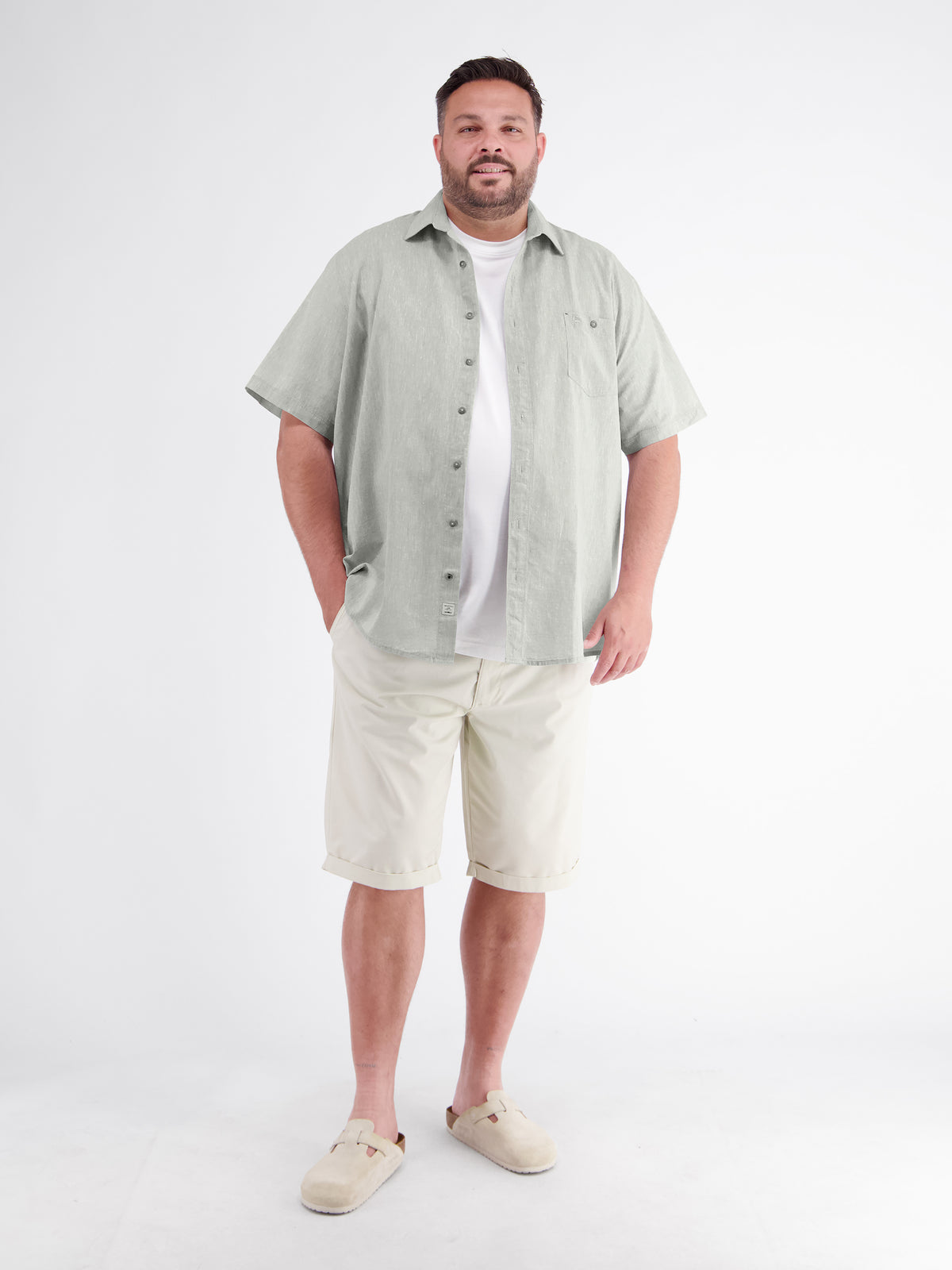 Short-sleeved shirt, solid color, in plus sizes