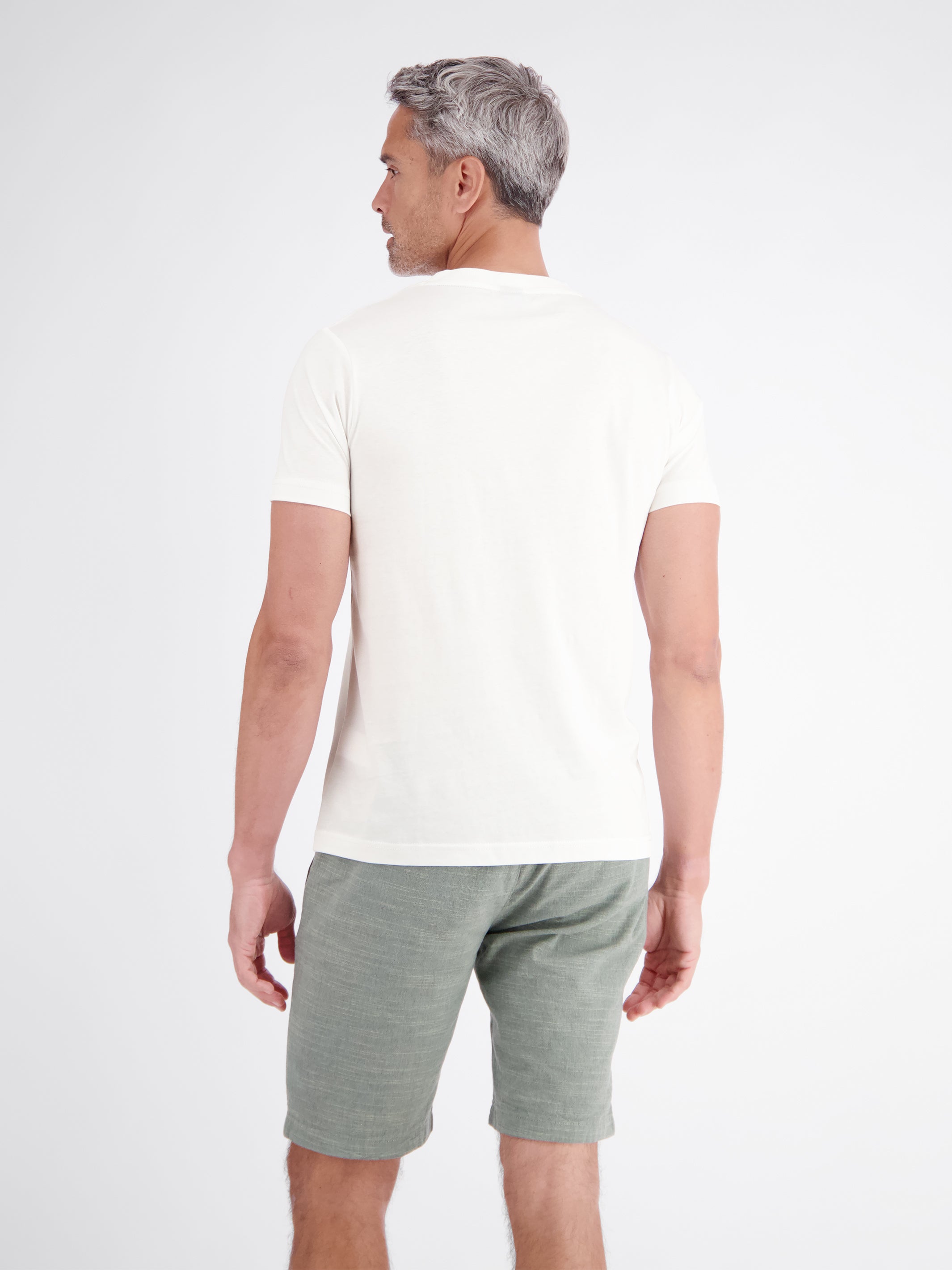 T-shirt made from 100% cotton with chest print