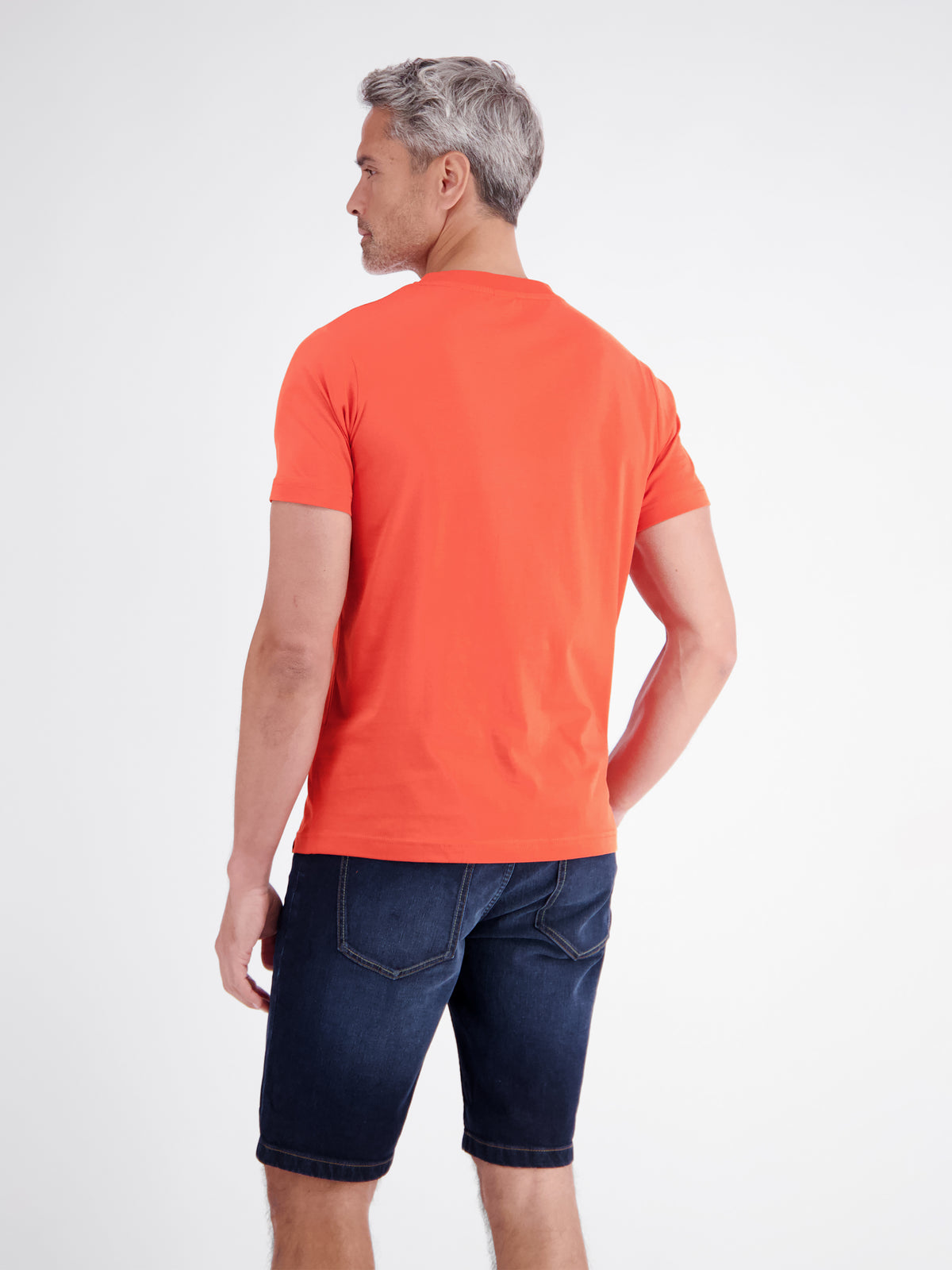 T-shirt made from 100% cotton with chest print