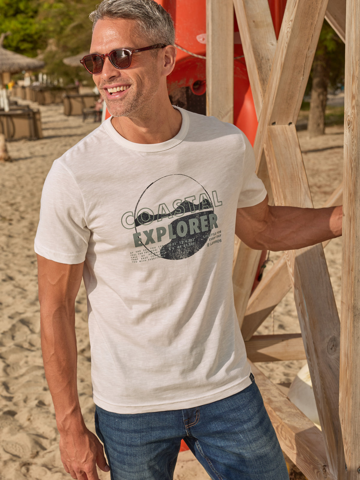 T-Shirt mit Brustprint und Rundhalsausschnitt - T-Shirt Rundhals