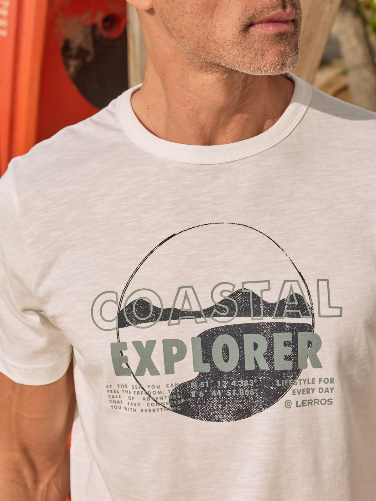 T-Shirt mit Brustprint und Rundhalsausschnitt - T-Shirt Rundhals