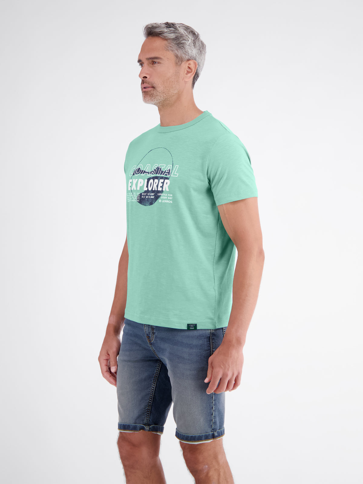 T-shirt met print op de borst en ronde hals.