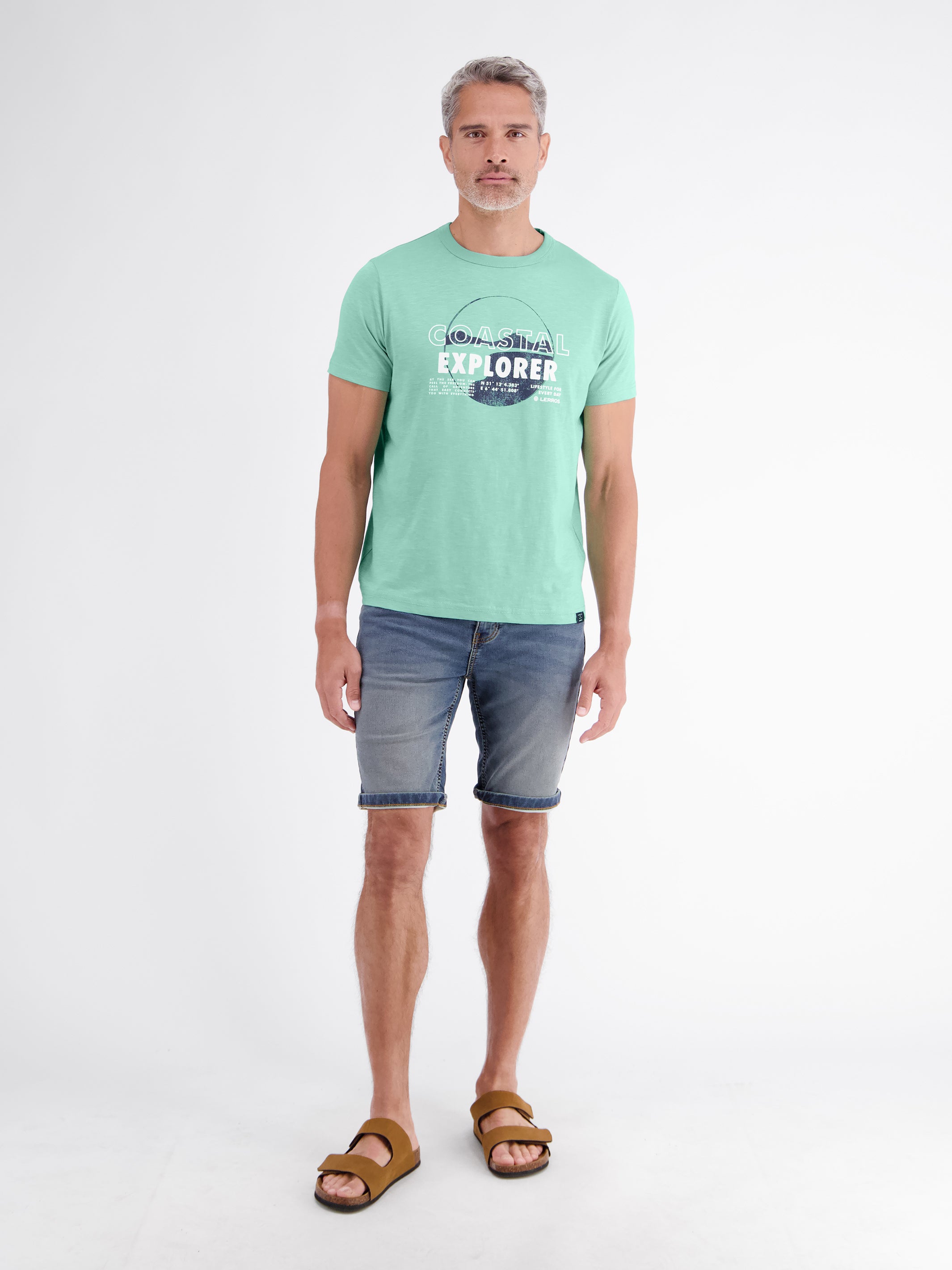 T-shirt met print op de borst en ronde hals.