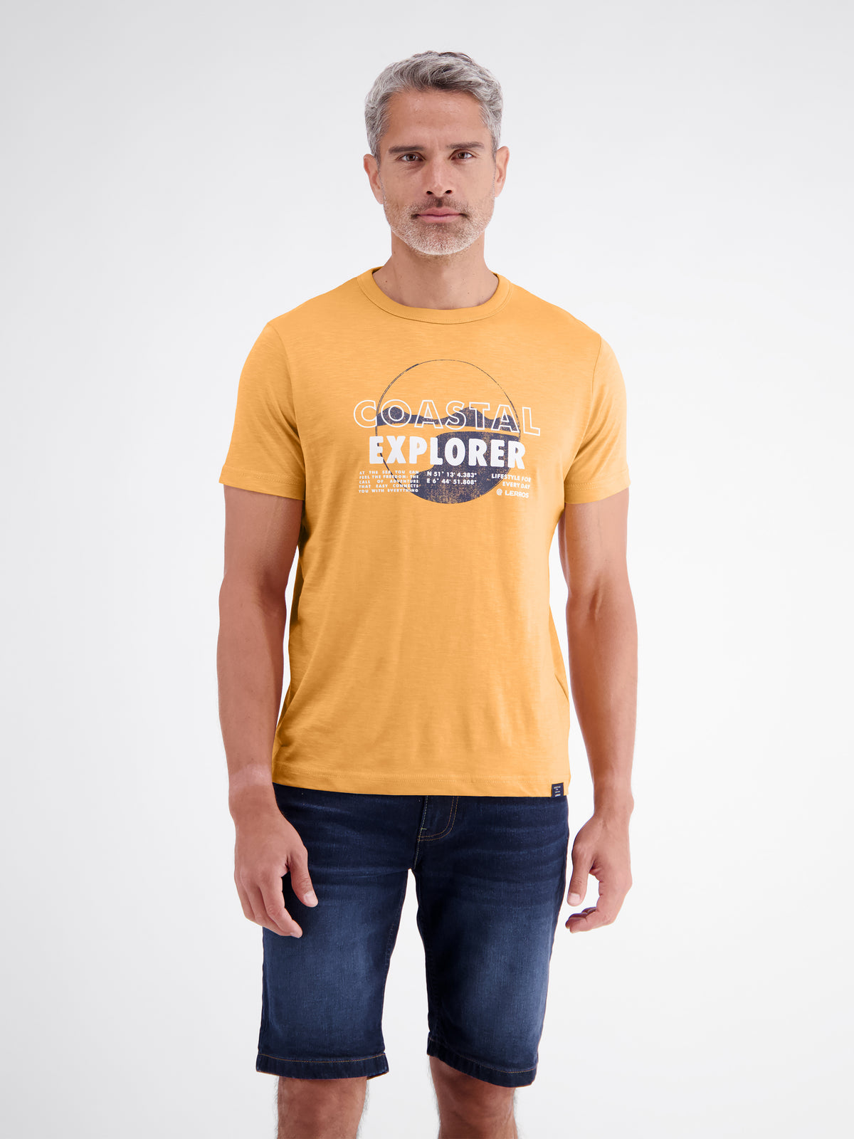 T-shirt met print op de borst en ronde hals.