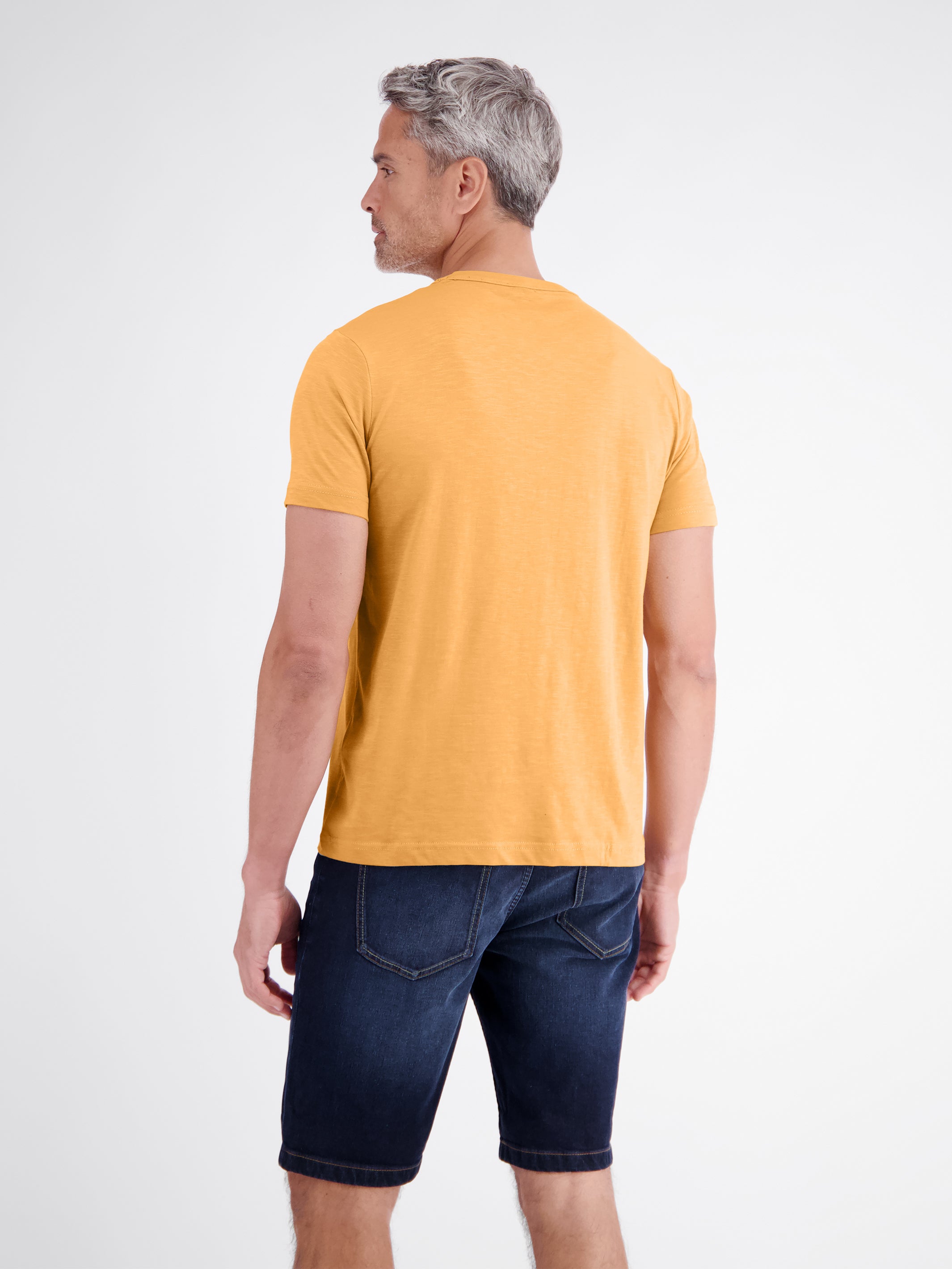 T-shirt met print op de borst en ronde hals.