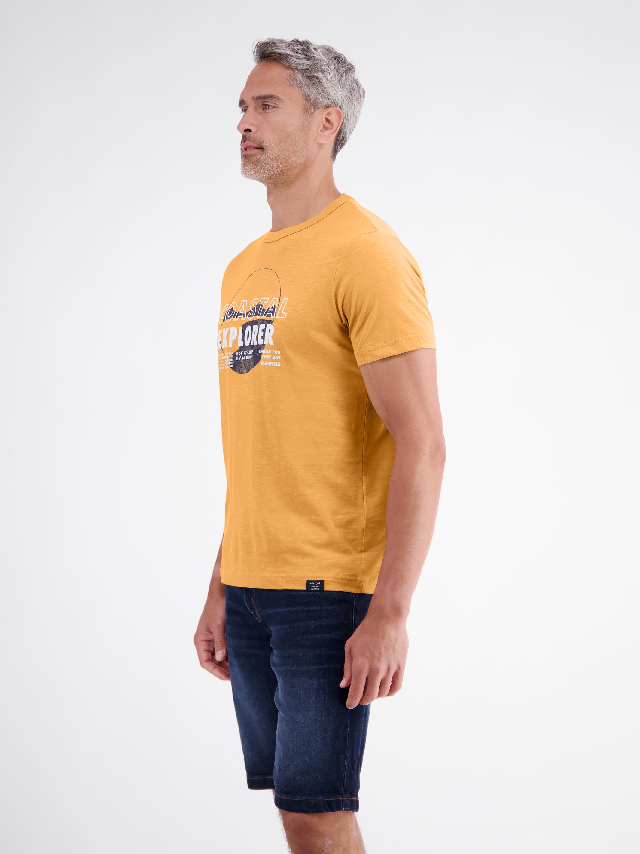 T-shirt met print op de borst en ronde hals.