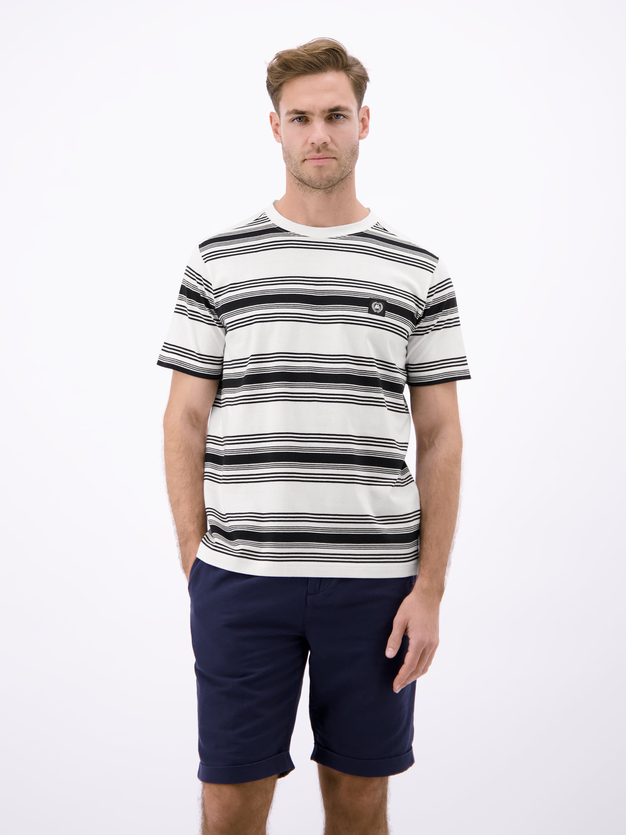 T-Shirt im Streifenlook mit O-Neck - T-Shirt Rundhals