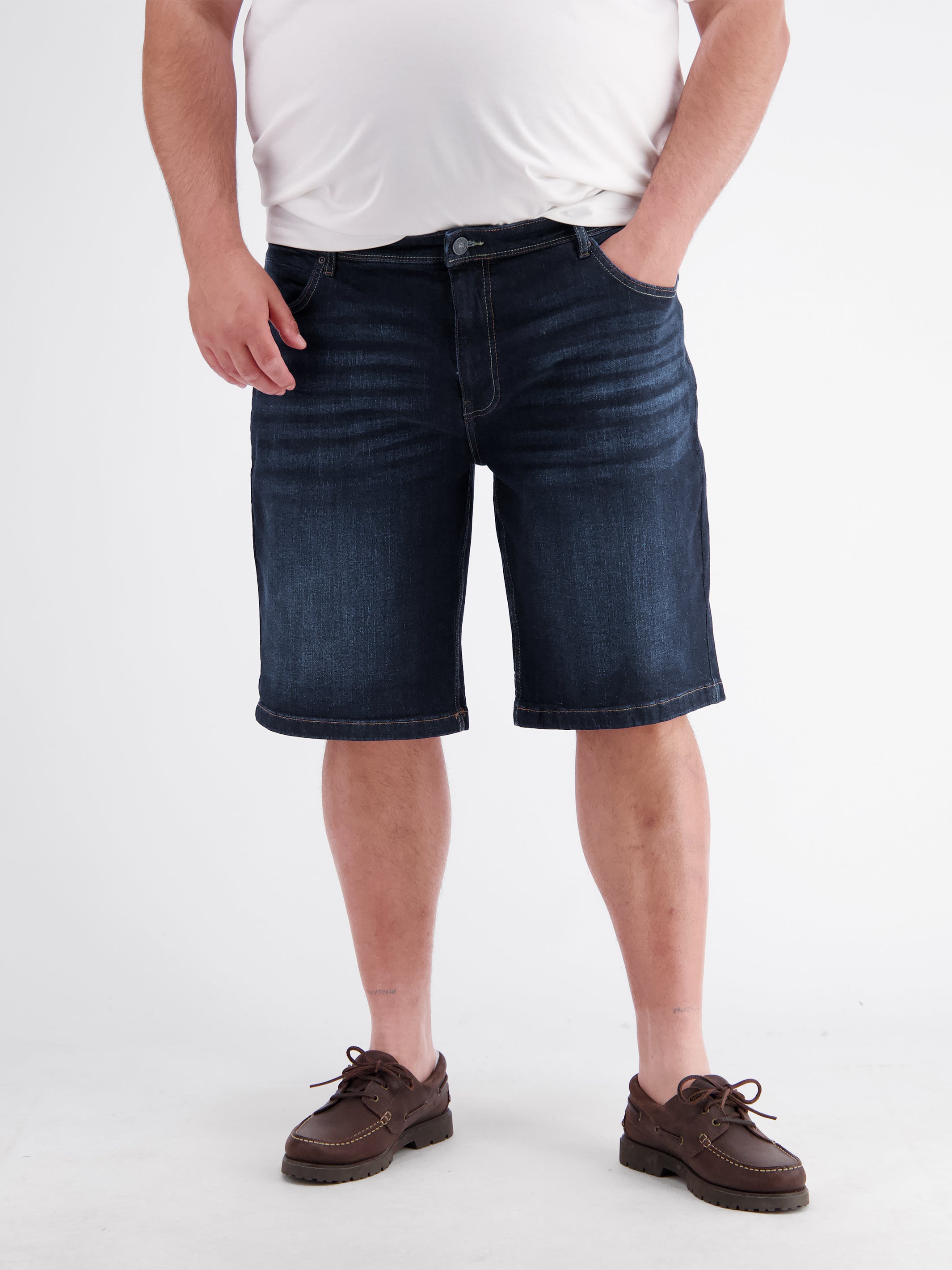 Denim Bermuda shorts made from a flexible cotton blend, plus sizes