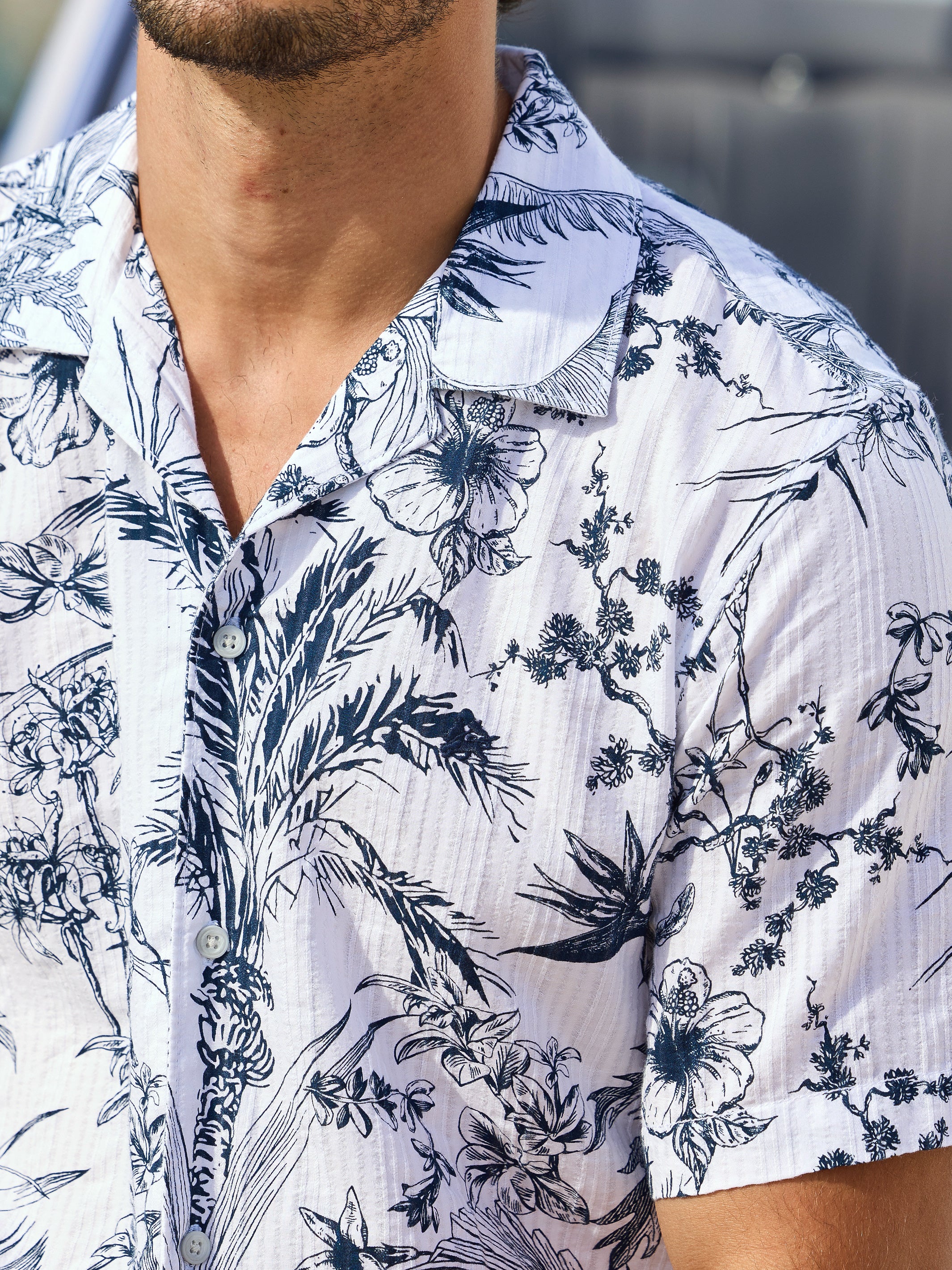 Legeres Kurzarmhemd mit floralem Print und offenem Kragen - Kurzarmhemd