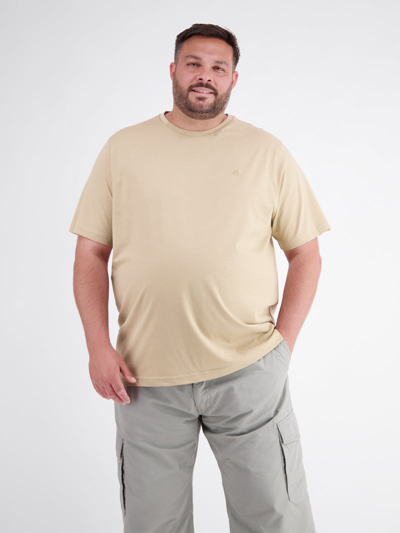 Round neck t-shirt made of soft cotton, plus sizes
