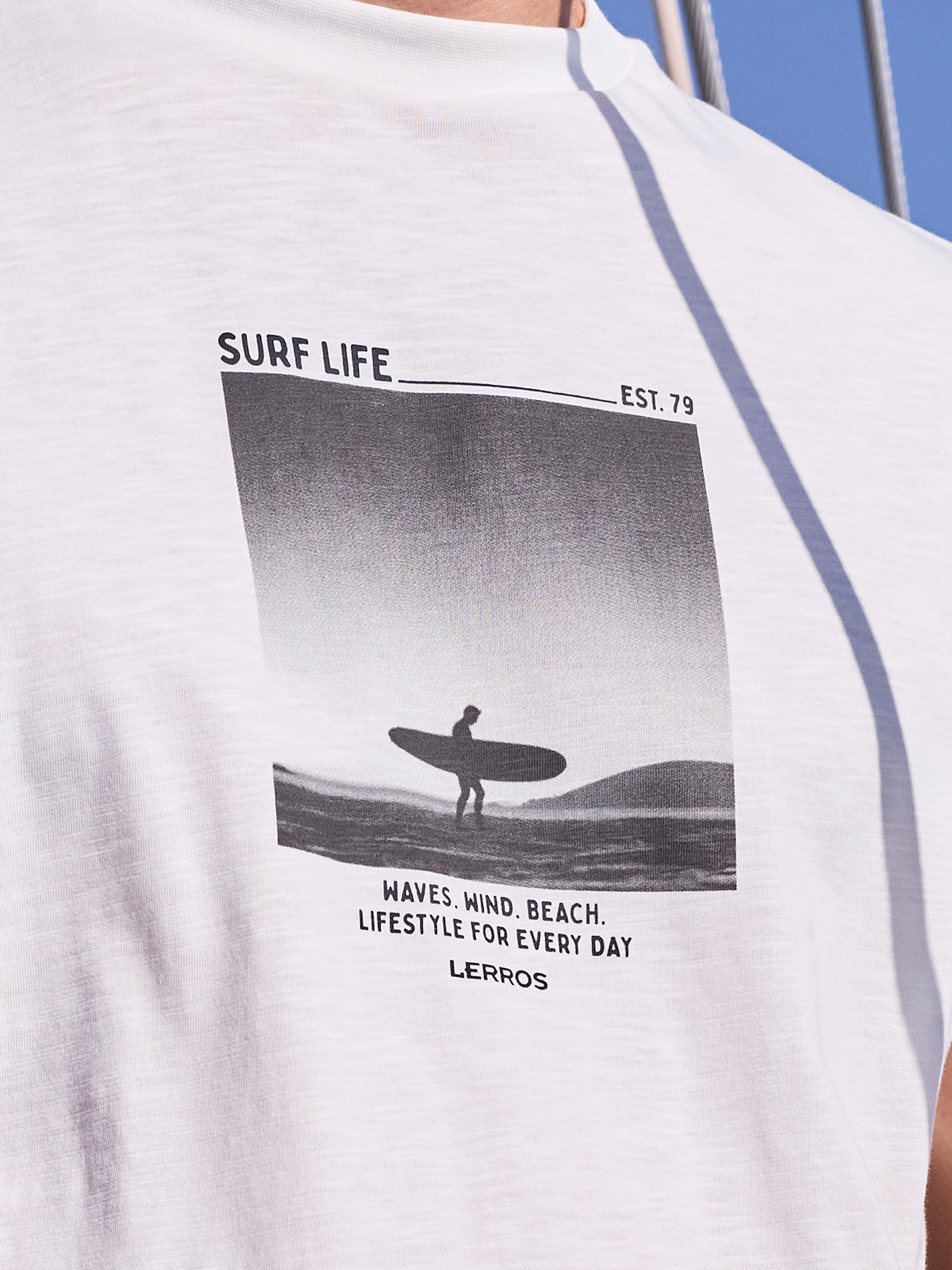 Sportliches T-Shirt mit Surfer-Motiv-Print, reine Baumwolle - T-Shirt Rundhals