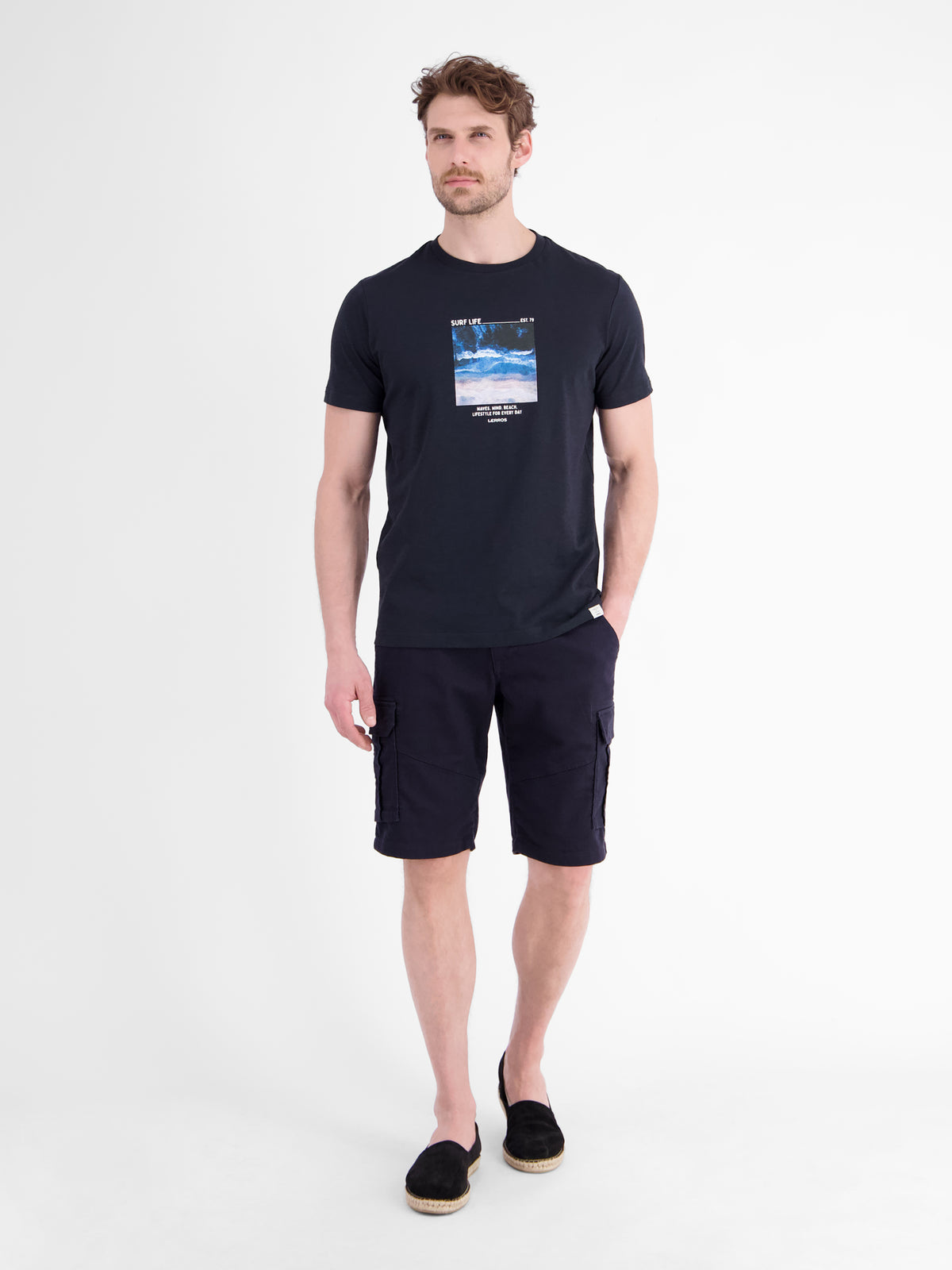 Sportliches T-Shirt mit Surfer-Motiv-Print, reine Baumwolle - T-Shirt Rundhals