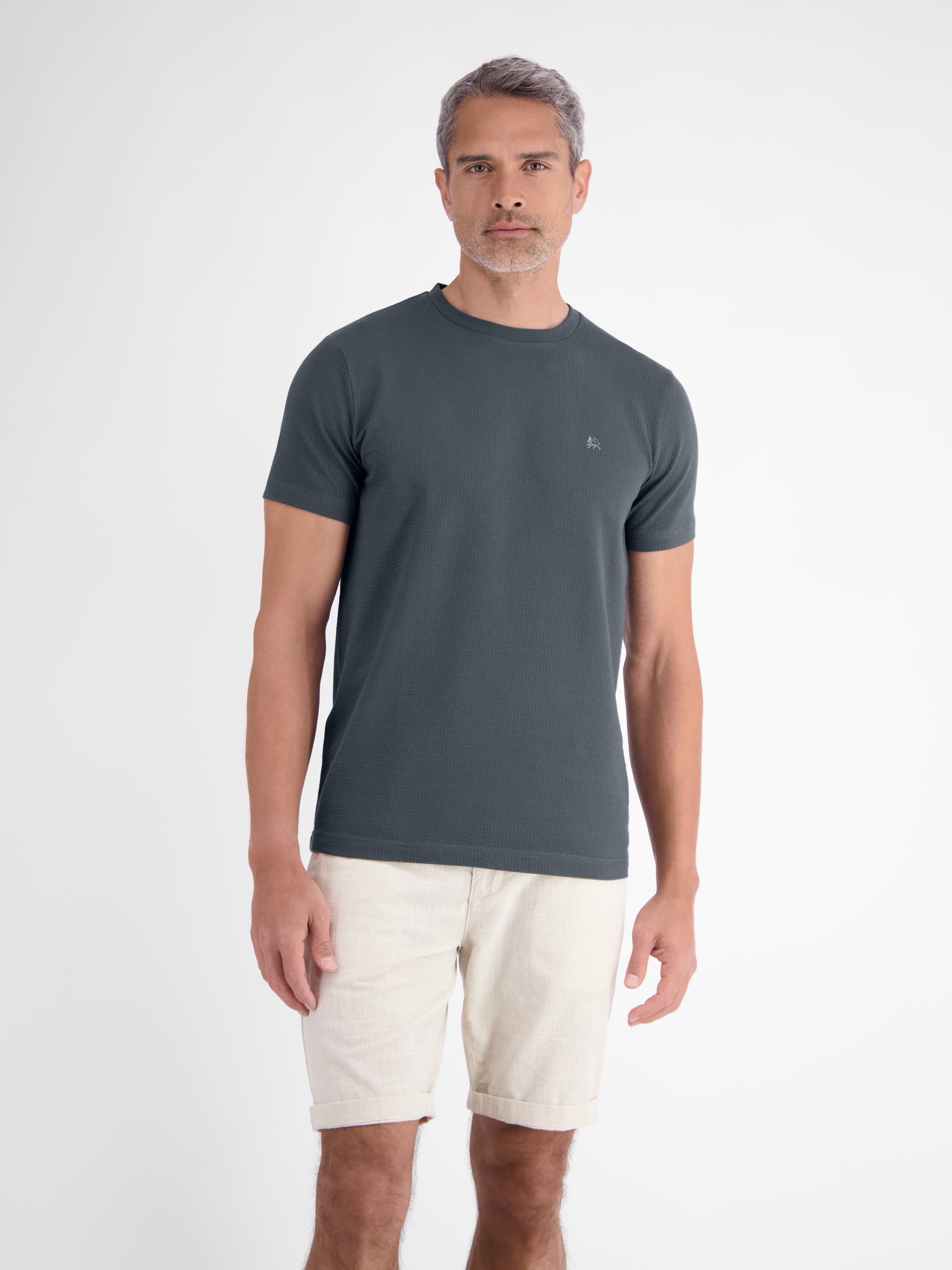 T-Shirt in softer Seersucker-Qualität mit bequemem O-Neck - T-Shirt Rundhals