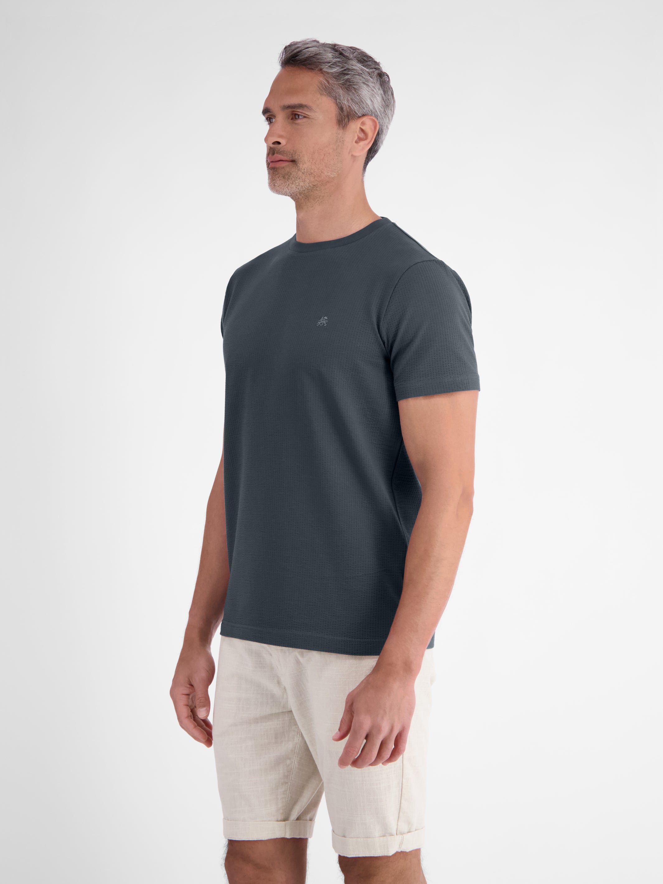 T-Shirt in softer Seersucker-Qualität mit bequemem O-Neck - T-Shirt Rundhals