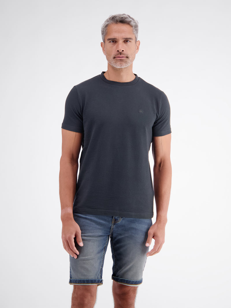 T-Shirt in softer Seersucker-Qualität mit bequemem O-Neck
