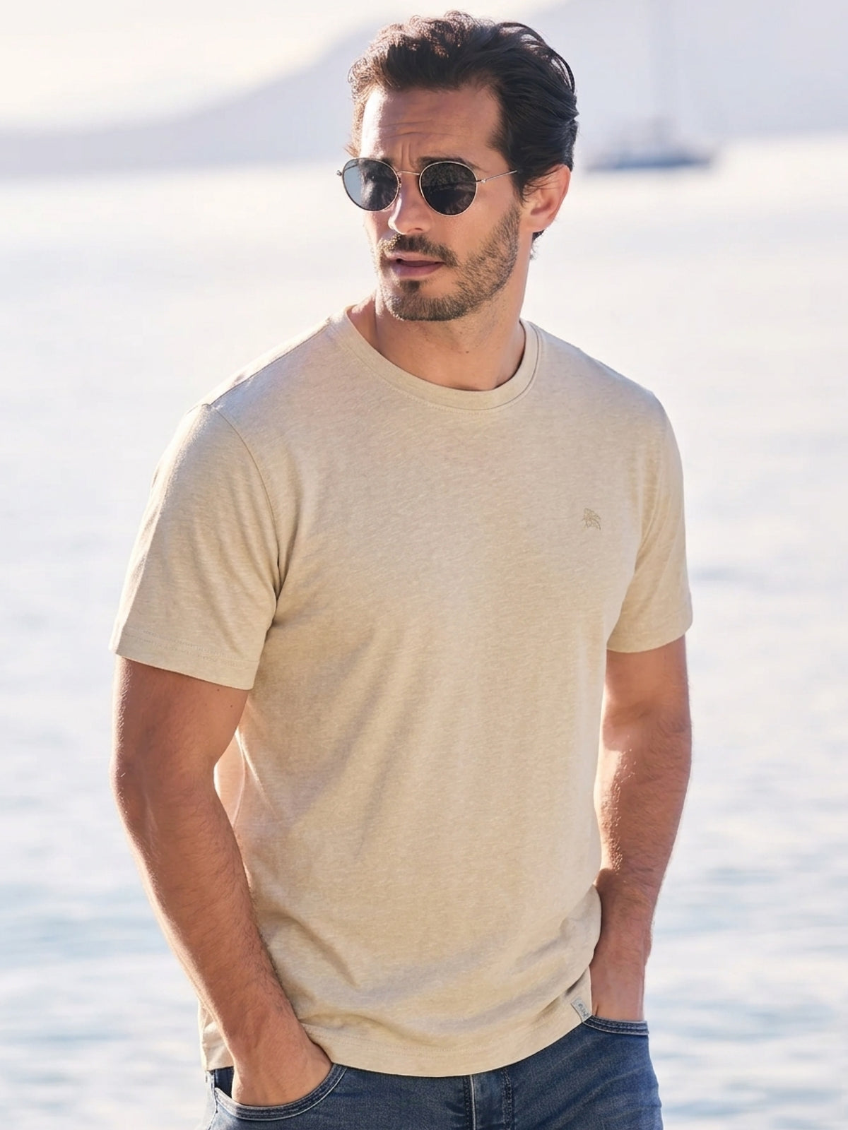 Cotton-linen blend T-shirt with a modern two-tone look
