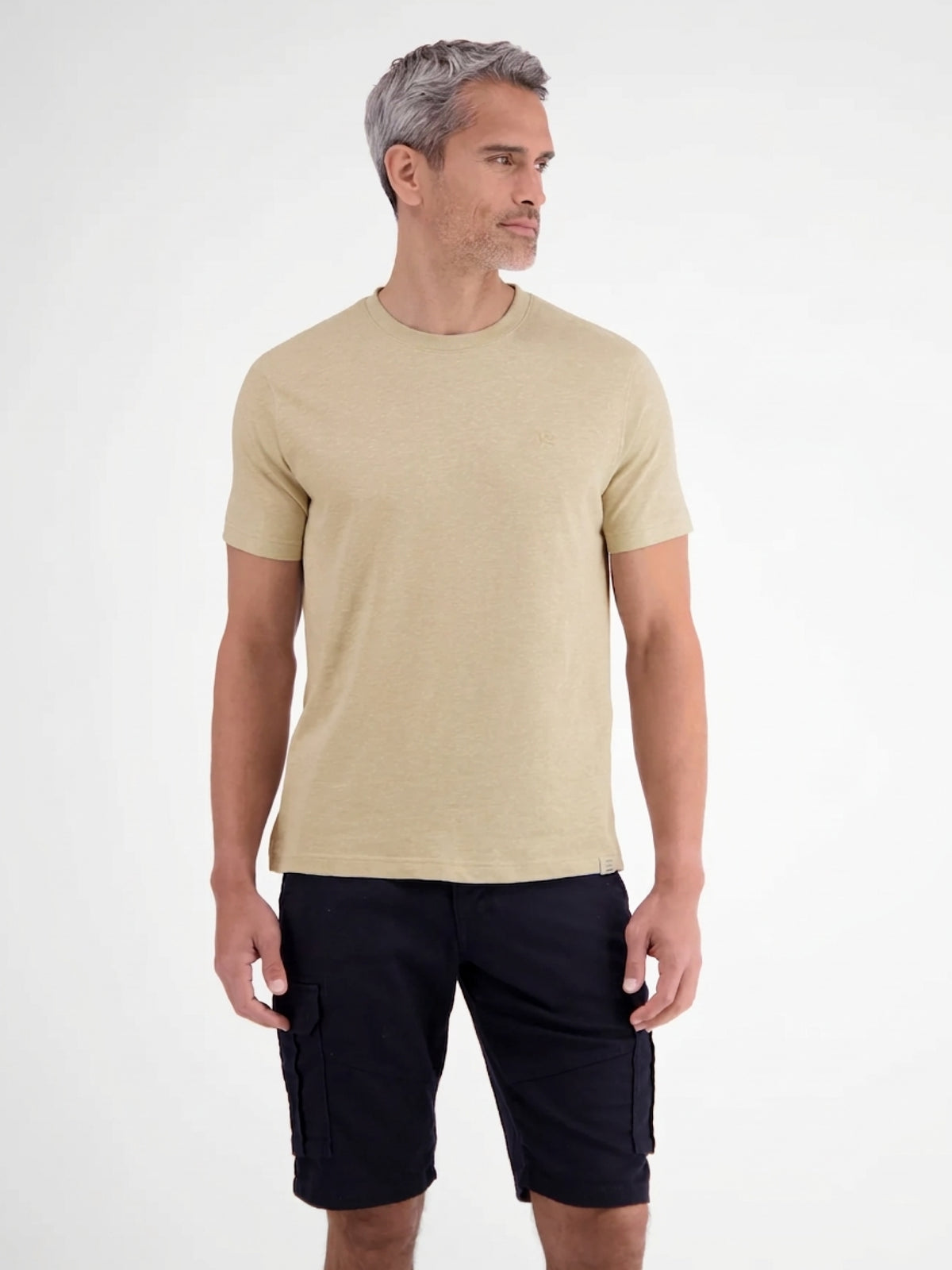Cotton-linen blend T-shirt with a modern two-tone look