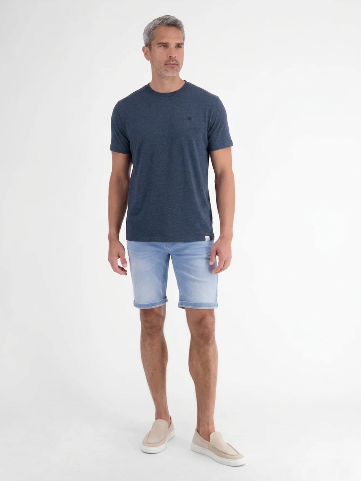 Cotton-linen blend T-shirt with a modern two-tone look