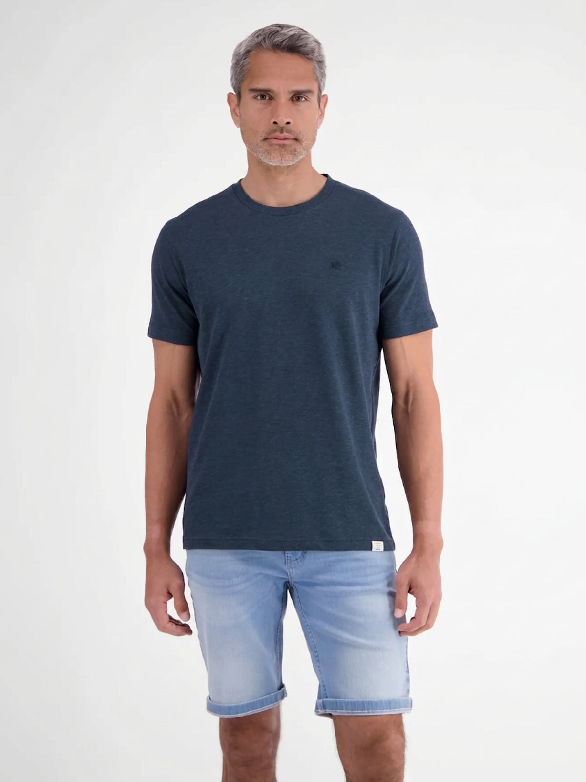Cotton-linen blend T-shirt with a modern two-tone look