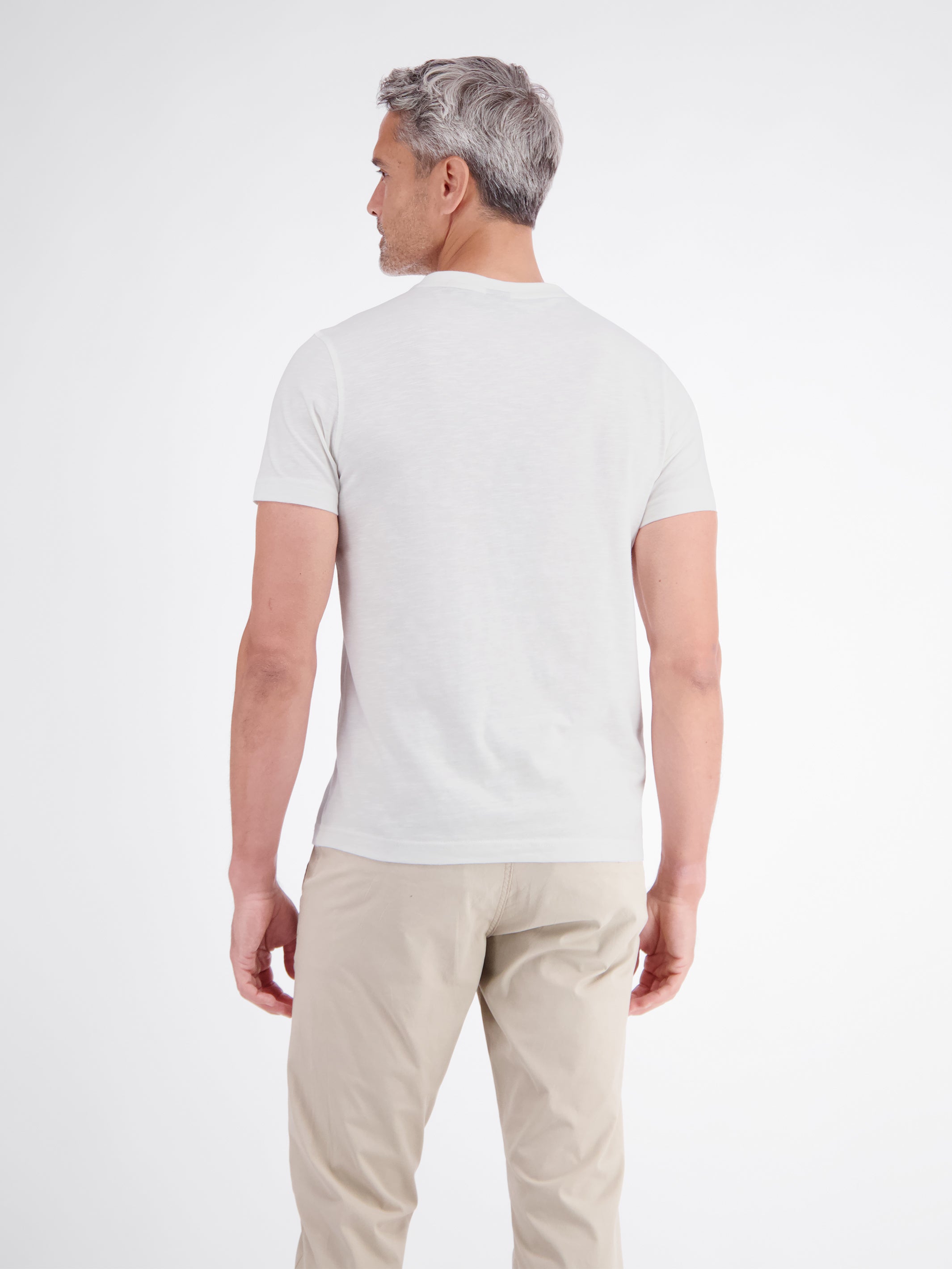 T-Shirt mit sportlichem V-Ausschnitt aus reiner Baumwolle