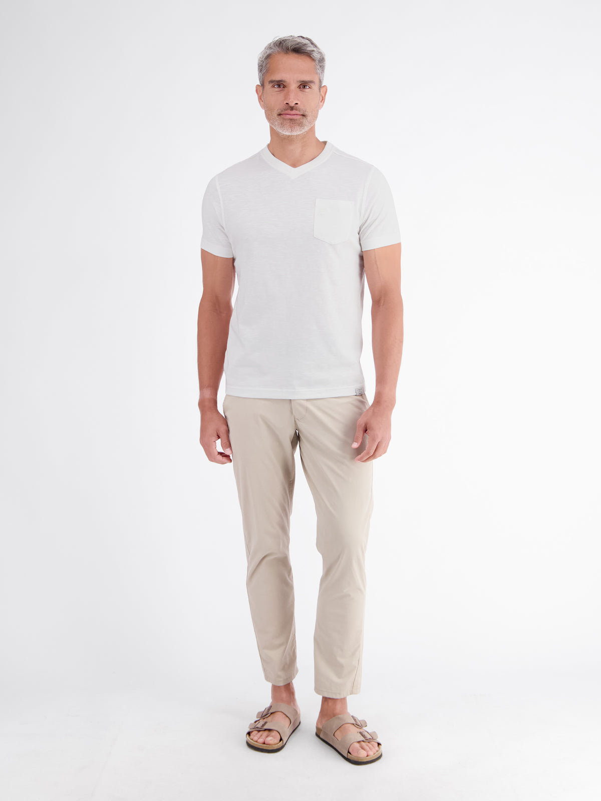 T-Shirt mit sportlichem V-Ausschnitt aus reiner Baumwolle