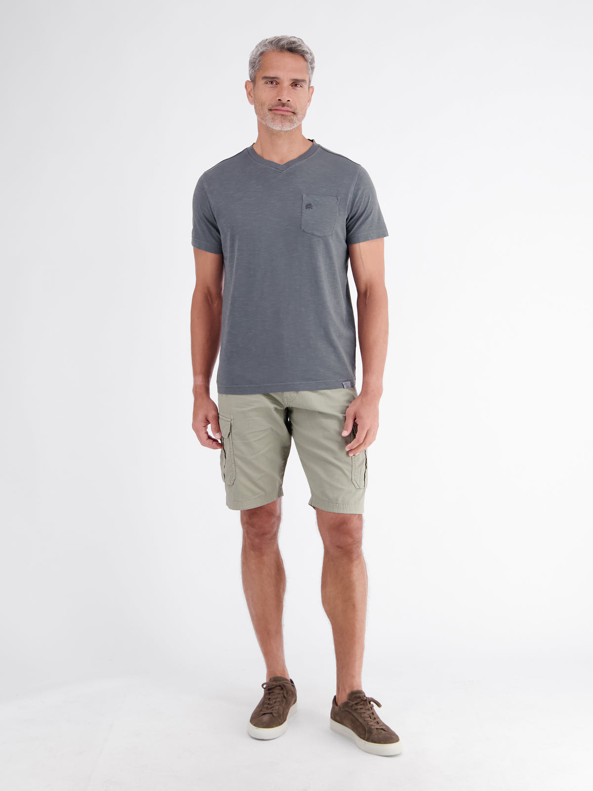 T-Shirt mit sportlichem V-Ausschnitt aus reiner Baumwolle