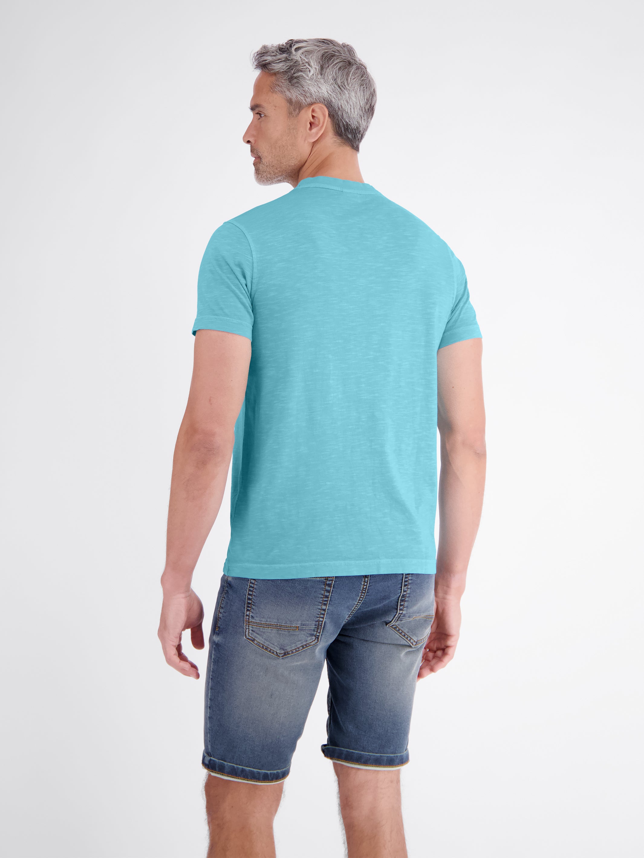 T-Shirt mit sportlichem V-Ausschnitt aus reiner Baumwolle