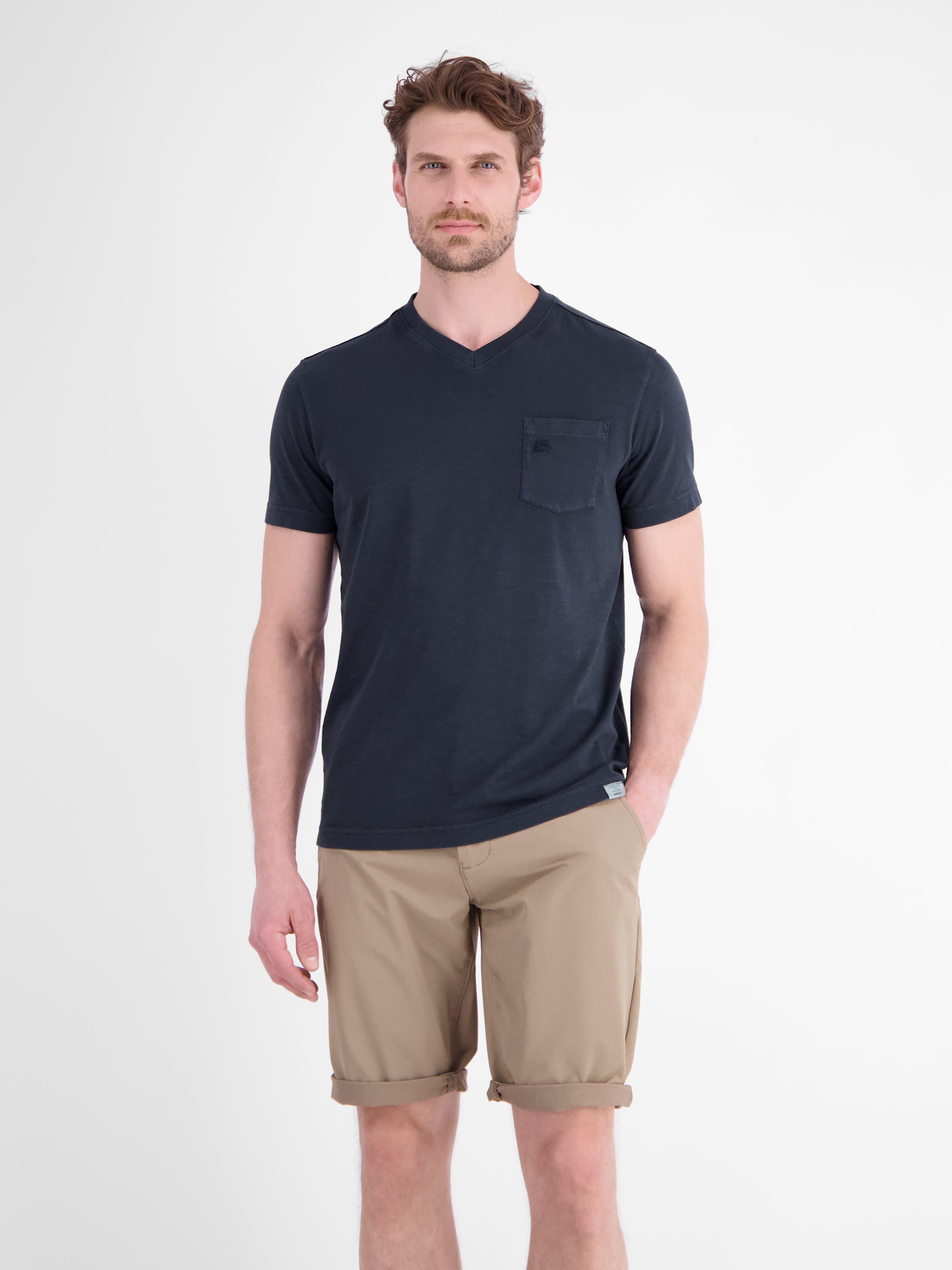 T-Shirt mit sportlichem V-Ausschnitt aus reiner Baumwolle - T-Shirt Rundhals
