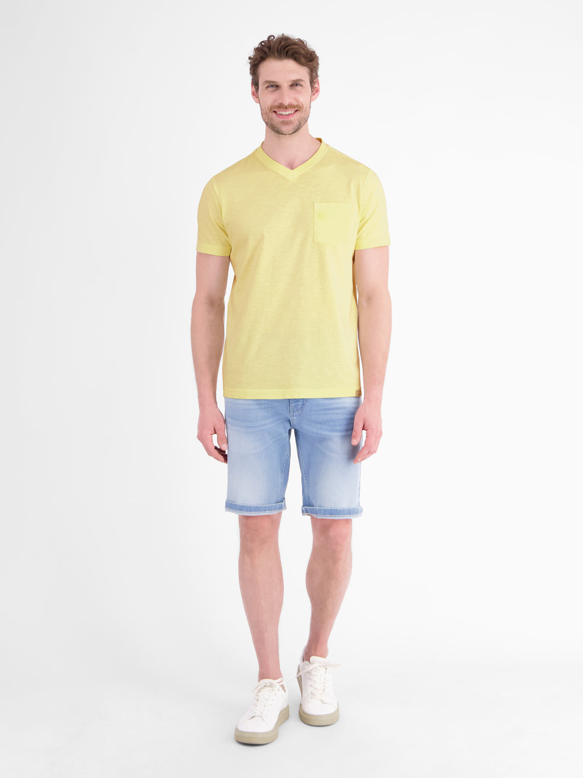 T-Shirt mit sportlichem V-Ausschnitt aus reiner Baumwolle - T-Shirt Rundhals