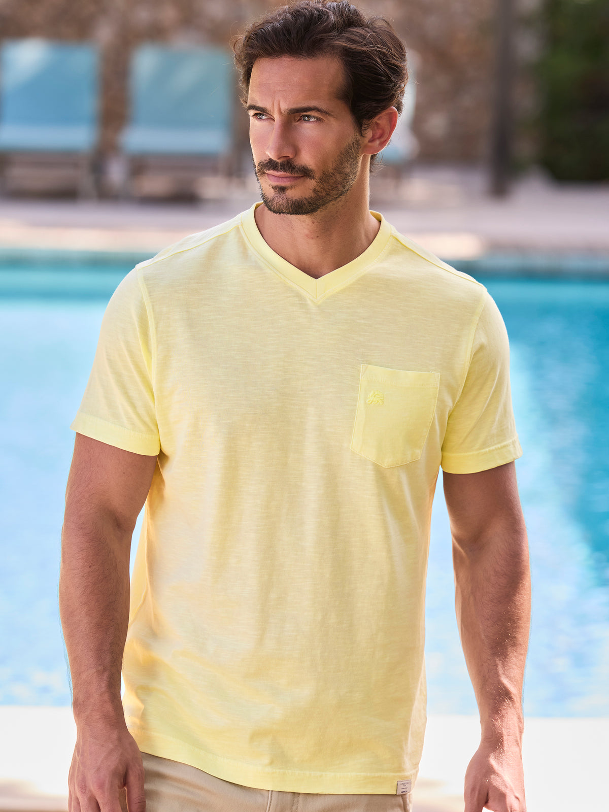 T-Shirt mit sportlichem V-Ausschnitt aus reiner Baumwolle - T-Shirt Rundhals