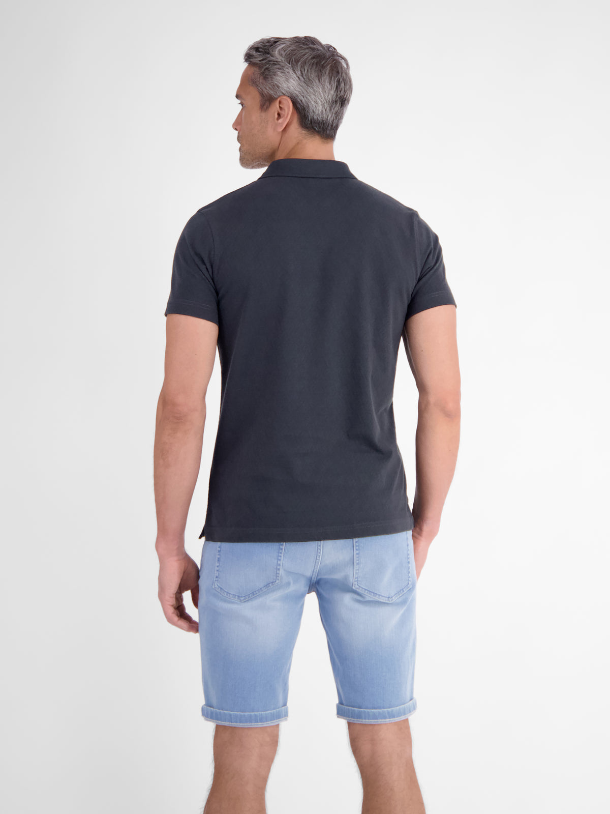 Modernes Poloshirt mit Jaquard-Muster und knopflosem Kragen - Polo Shirt Kurzarm