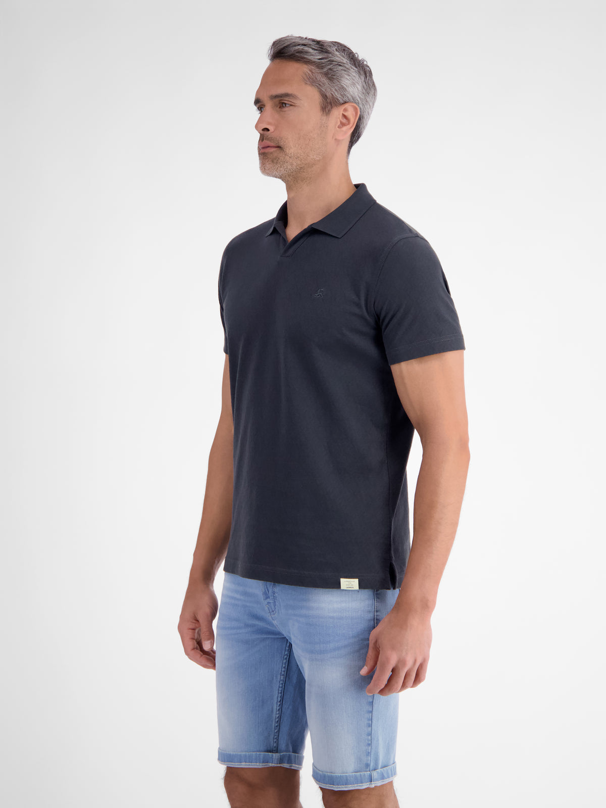 Modernes Poloshirt mit Jaquard-Muster und knopflosem Kragen - Polo Shirt Kurzarm