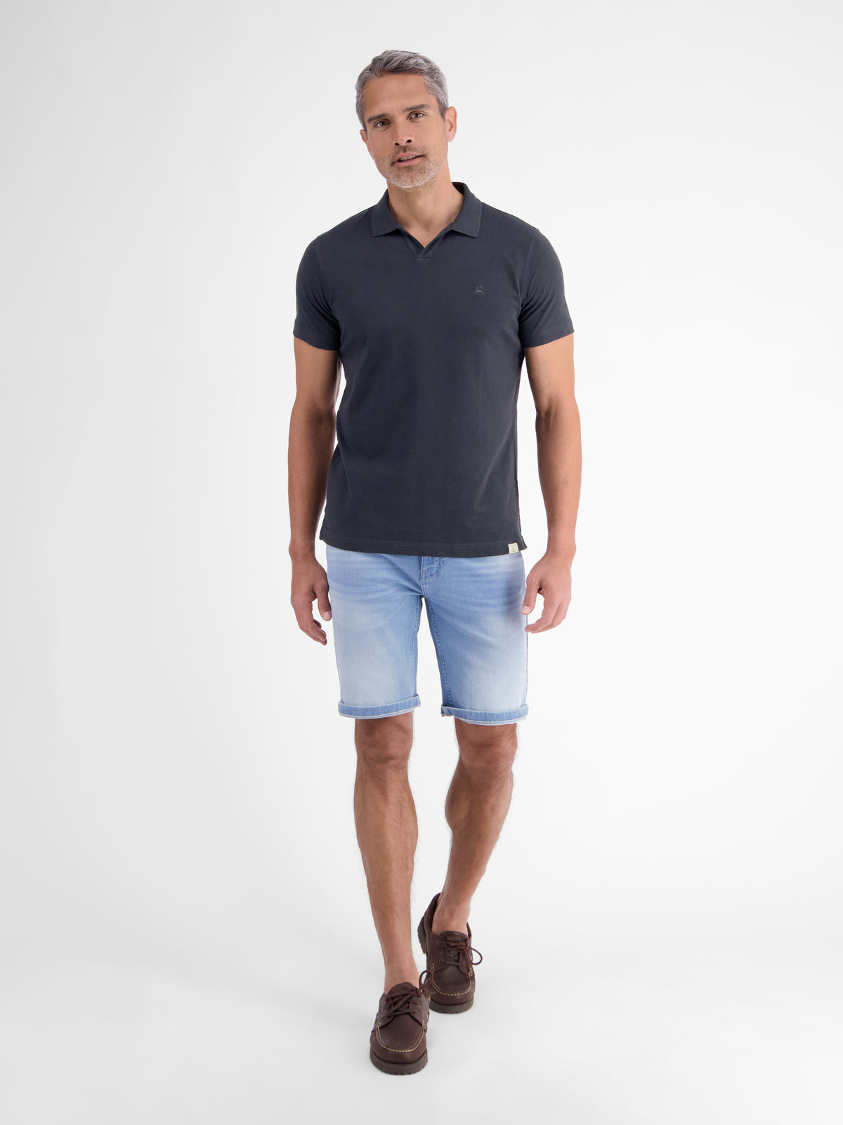 Modernes Poloshirt mit Jaquard-Muster und knopflosem Kragen - Polo Shirt Kurzarm