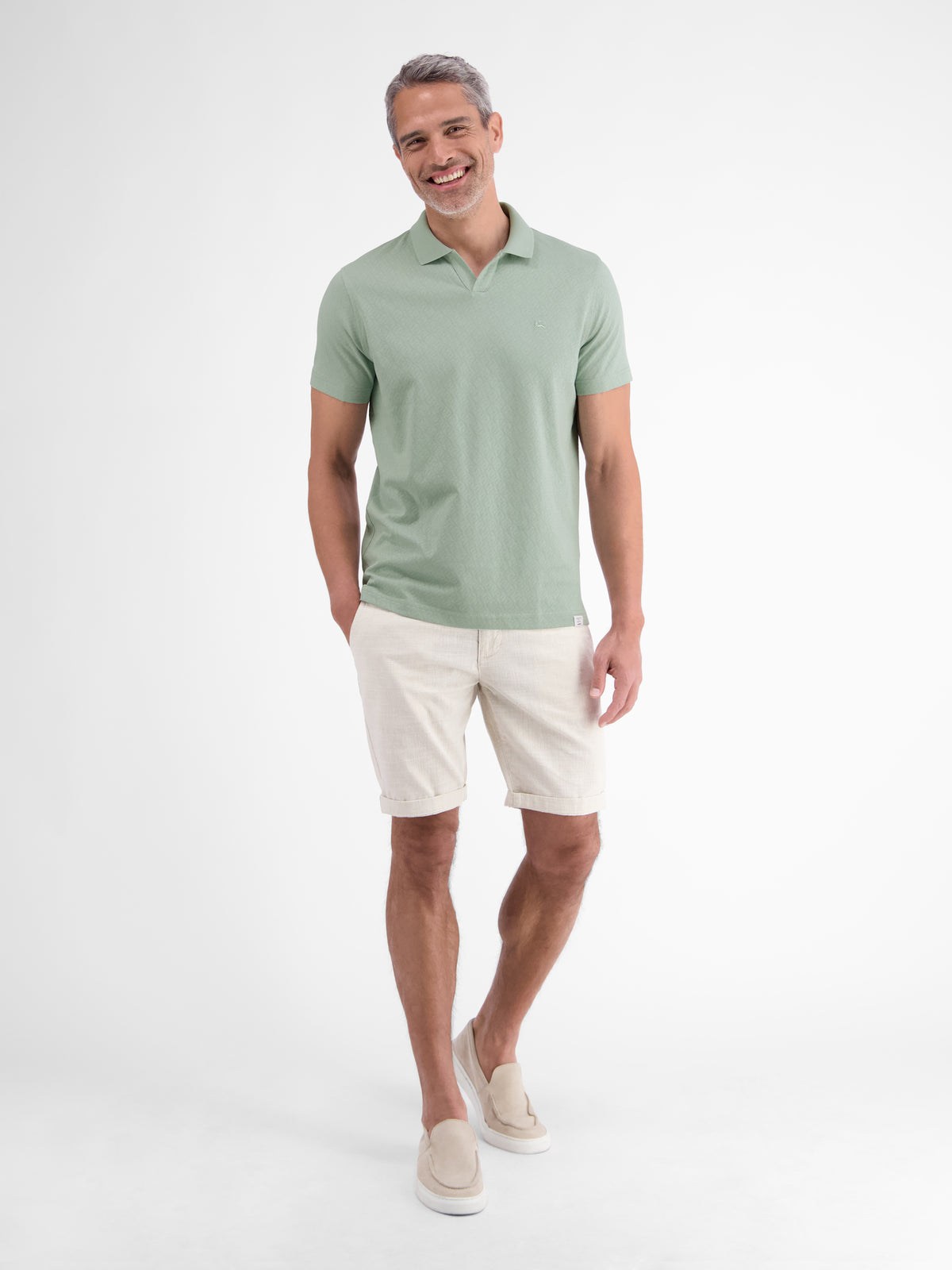 Modernes Poloshirt mit Jaquard-Muster und knopflosem Kragen - Polo Shirt Kurzarm