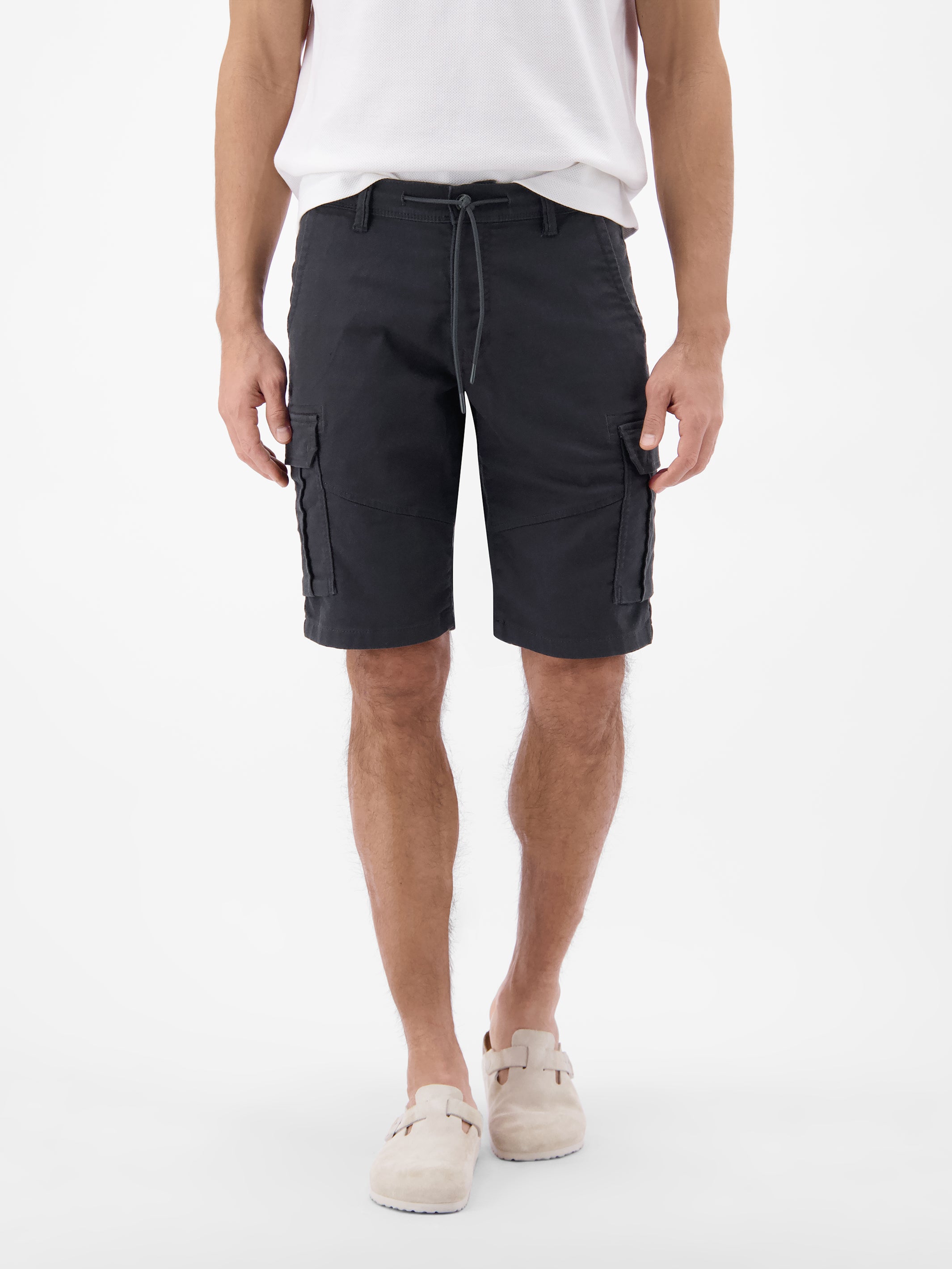 Maskuline Cargo-Bermuda mit Tunnelzug und Gürtelschlaufen - Cargo Shorts