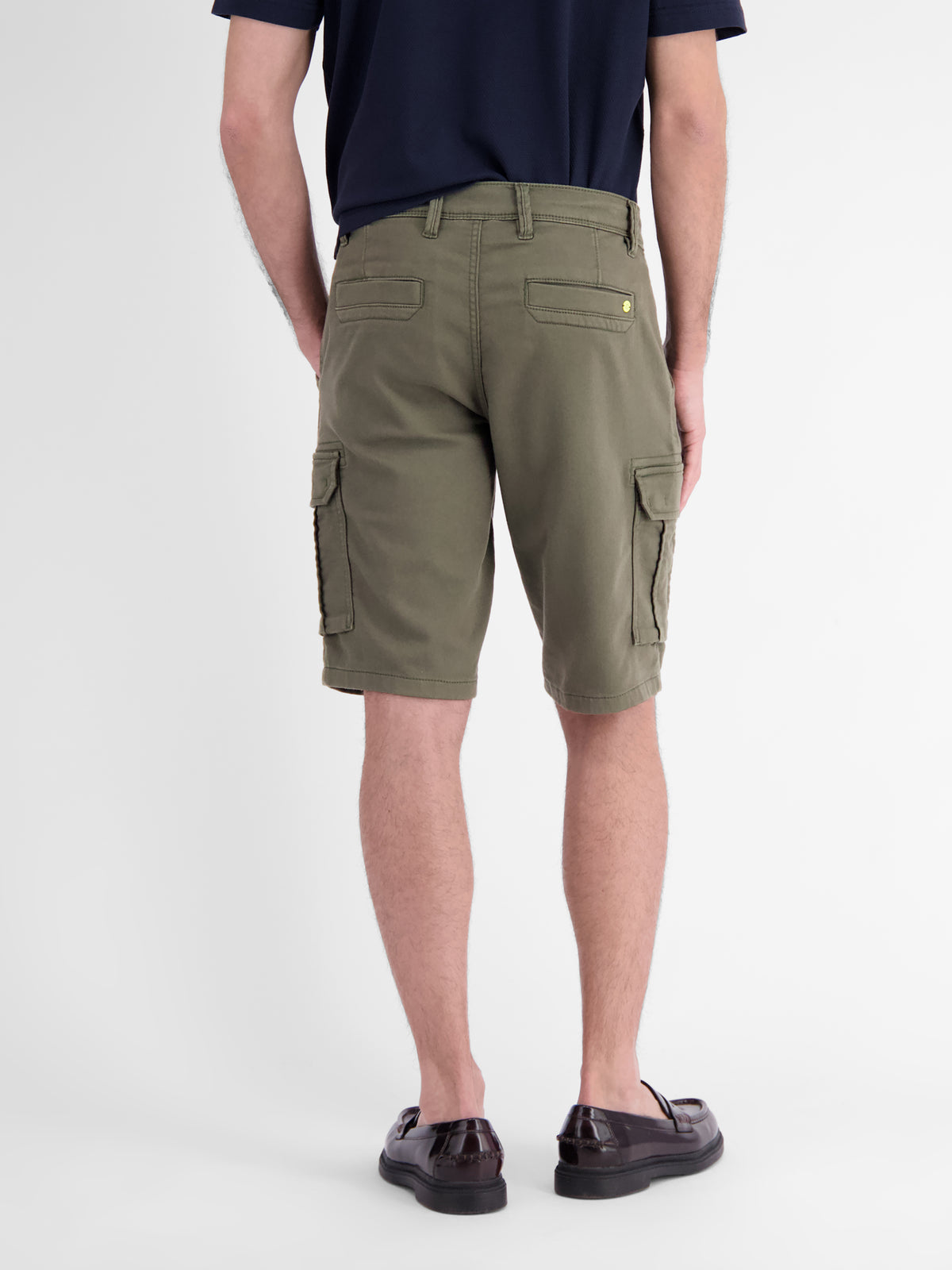 Maskuline Cargo-Bermuda mit Tunnelzug und Gürtelschlaufen - Cargo Shorts