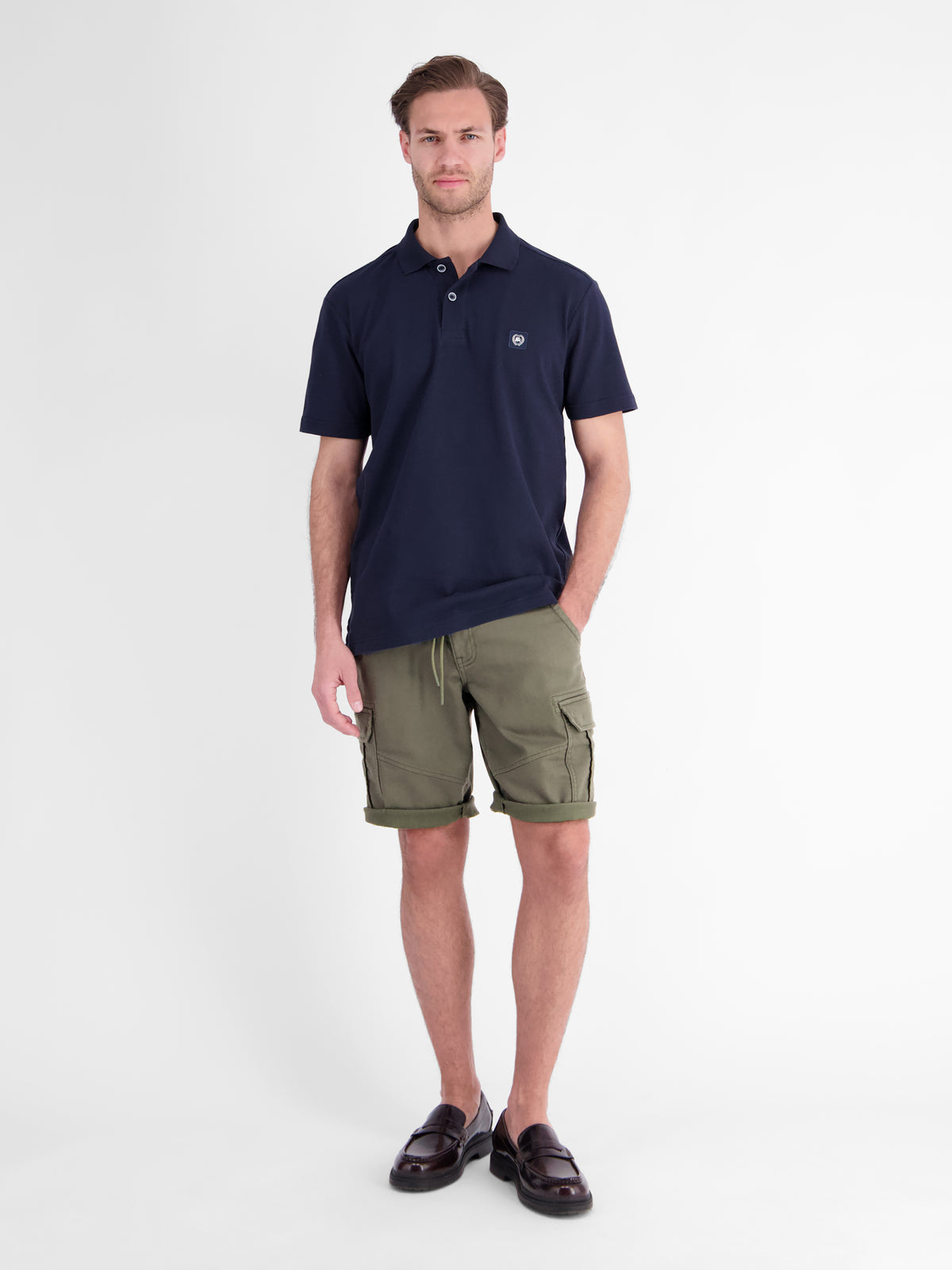 Maskuline Cargo-Bermuda mit Tunnelzug und Gürtelschlaufen - Cargo Shorts