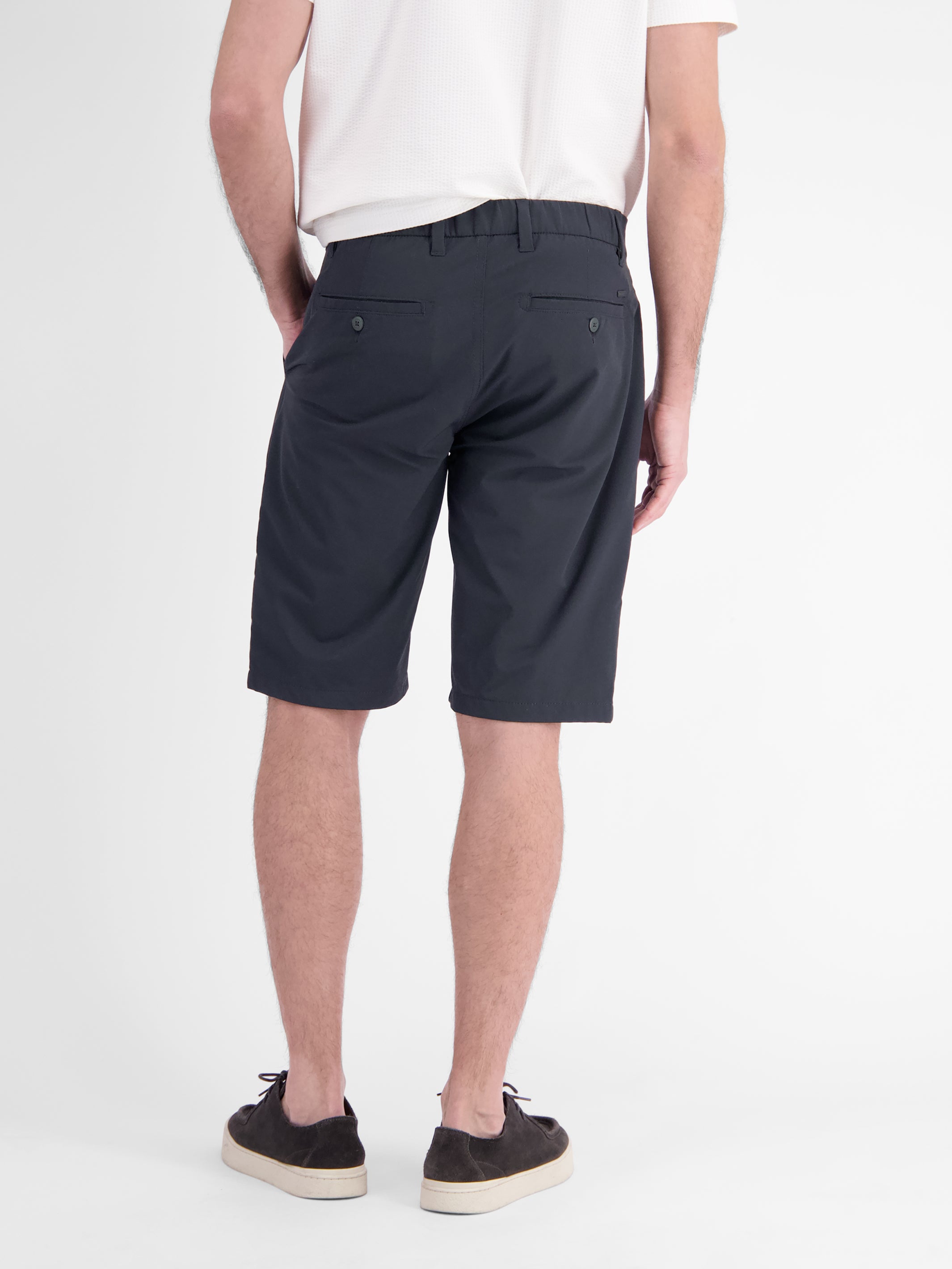 Sportliche Chino-Shorts aus flexiblem Nylon-Mix - Chino Shorts