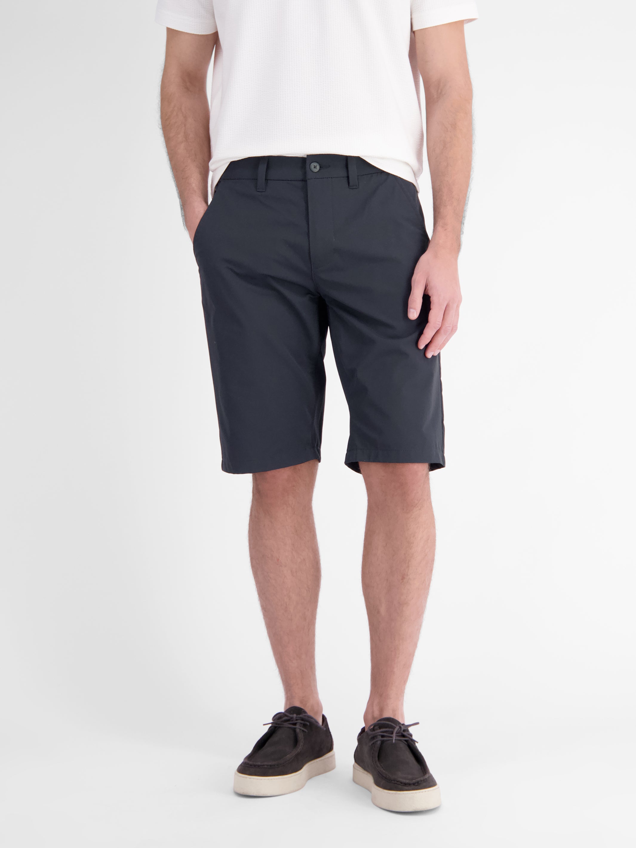 Sportliche Chino-Shorts aus flexiblem Nylon-Mix - Chino Shorts