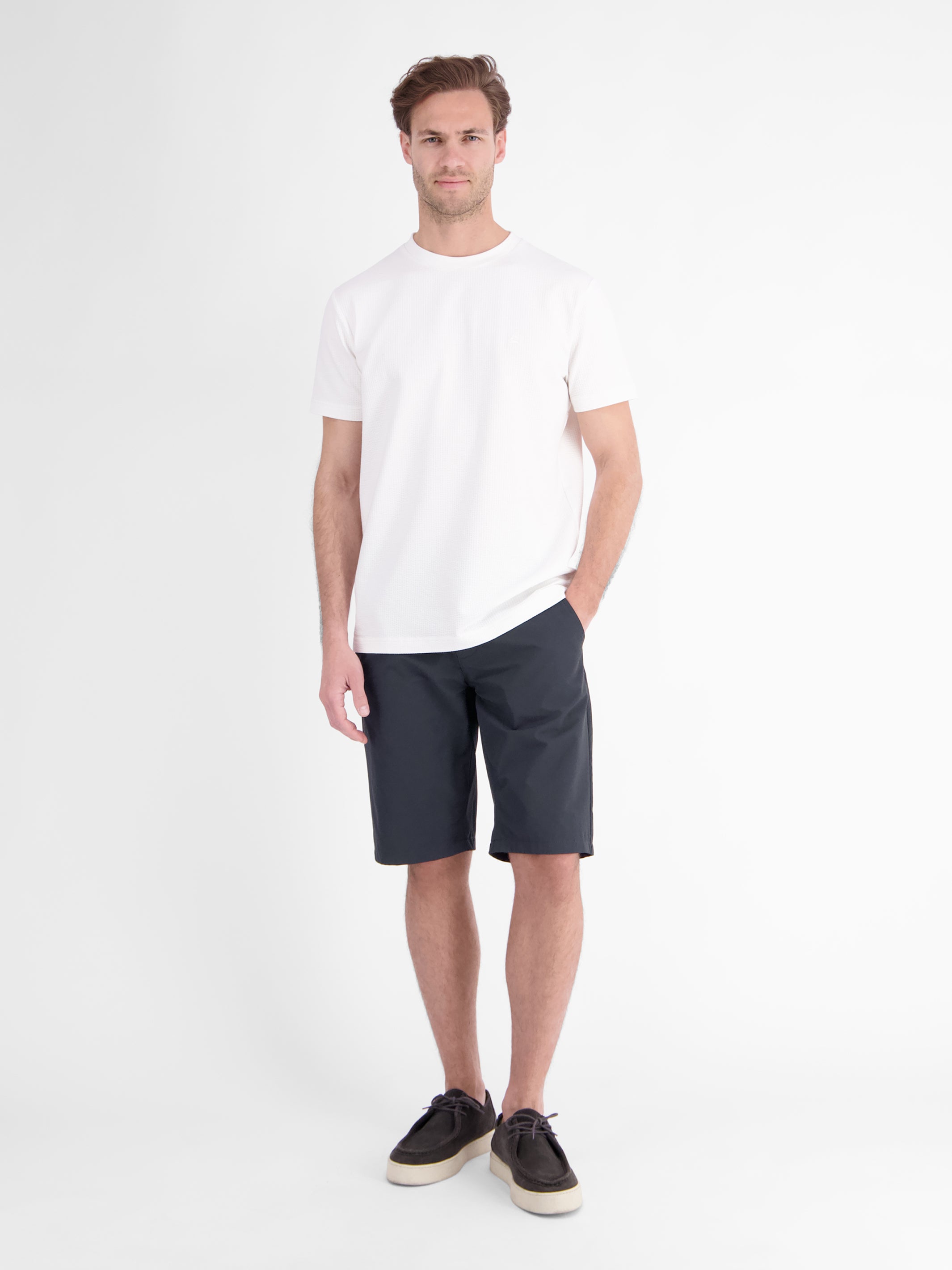 Sportliche Chino-Shorts aus flexiblem Nylon-Mix - Chino Shorts
