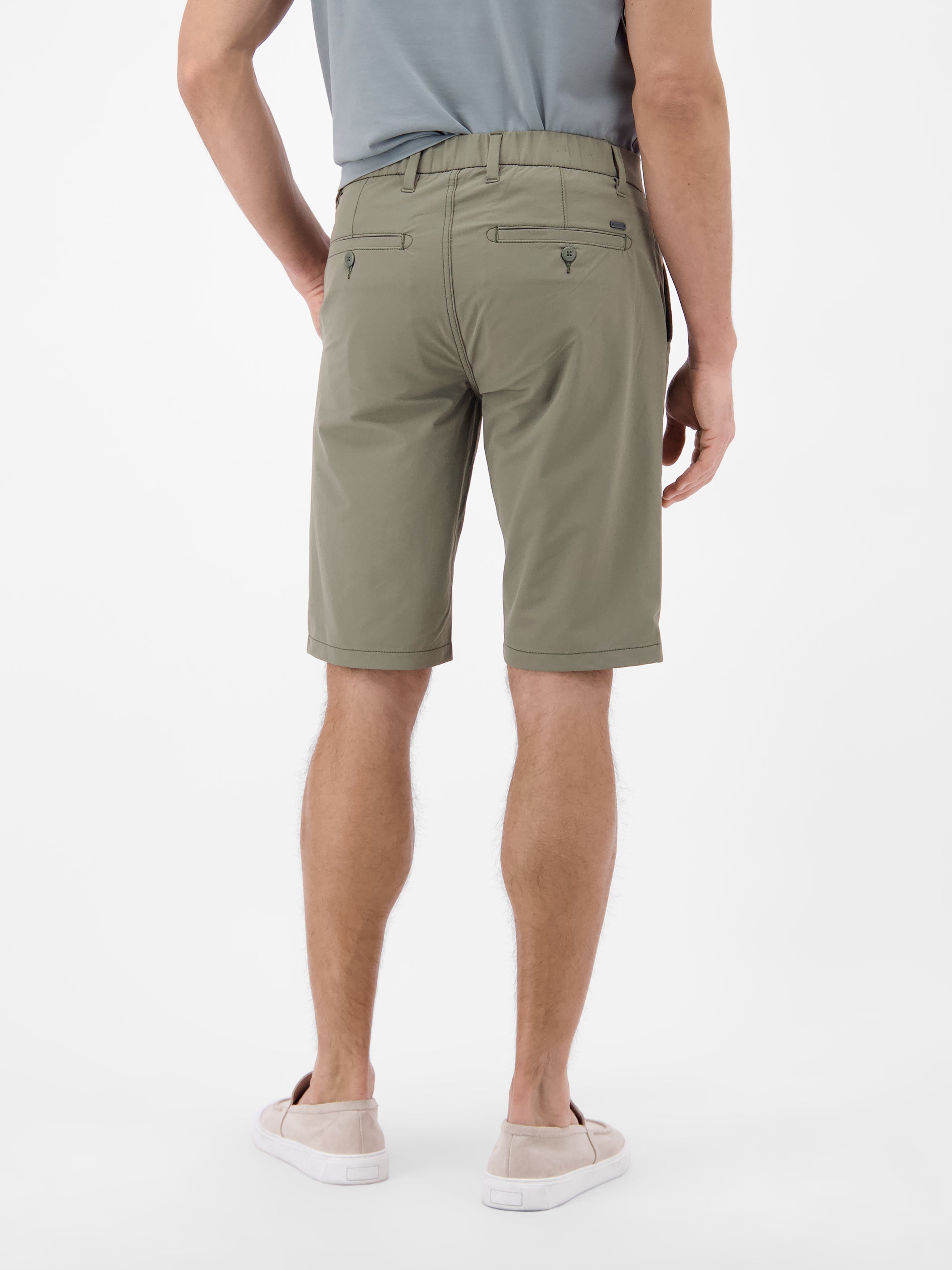 Sportliche Chino-Shorts aus flexiblem Nylon-Mix - Chino Shorts