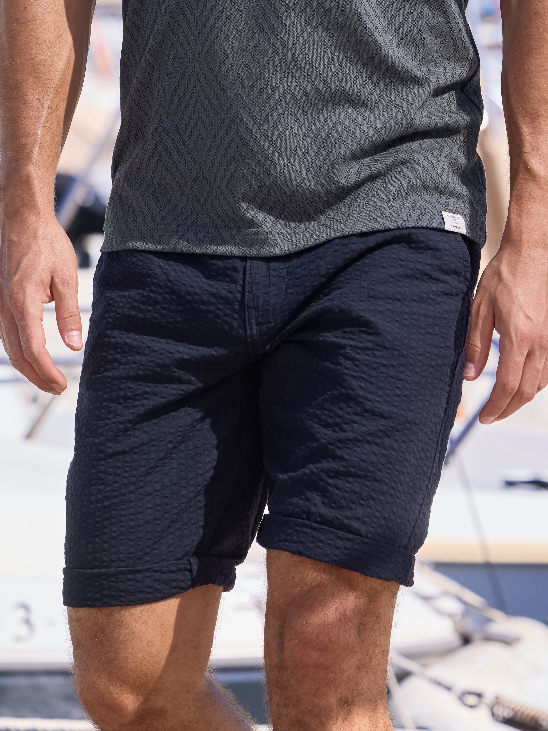 Chino-Shorts aus Baumwolle in leichter Seersucker-Qualität - Chino Shorts