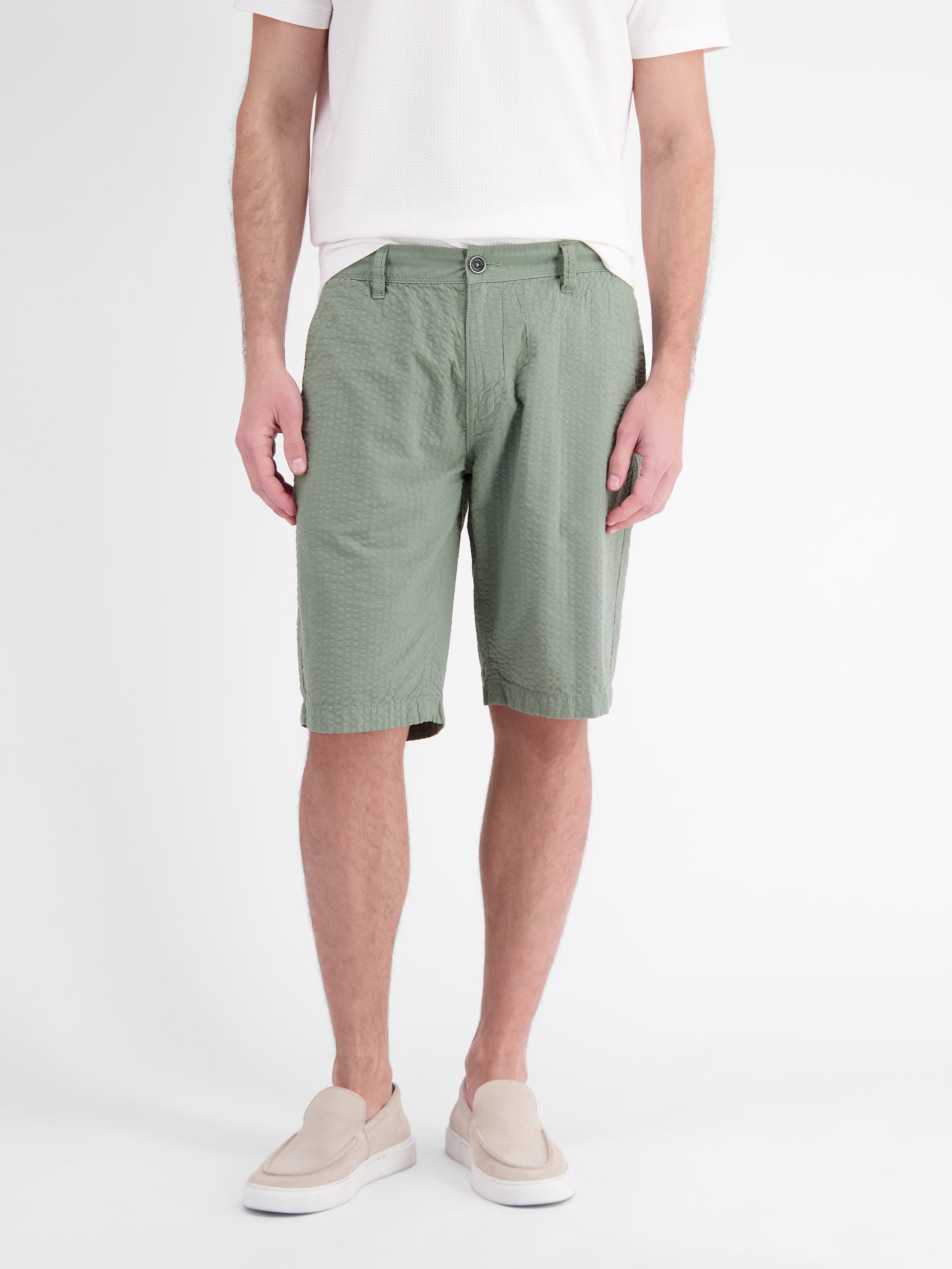 Chino-Shorts aus Baumwolle in leichter Seersucker-Qualität - Chino Shorts