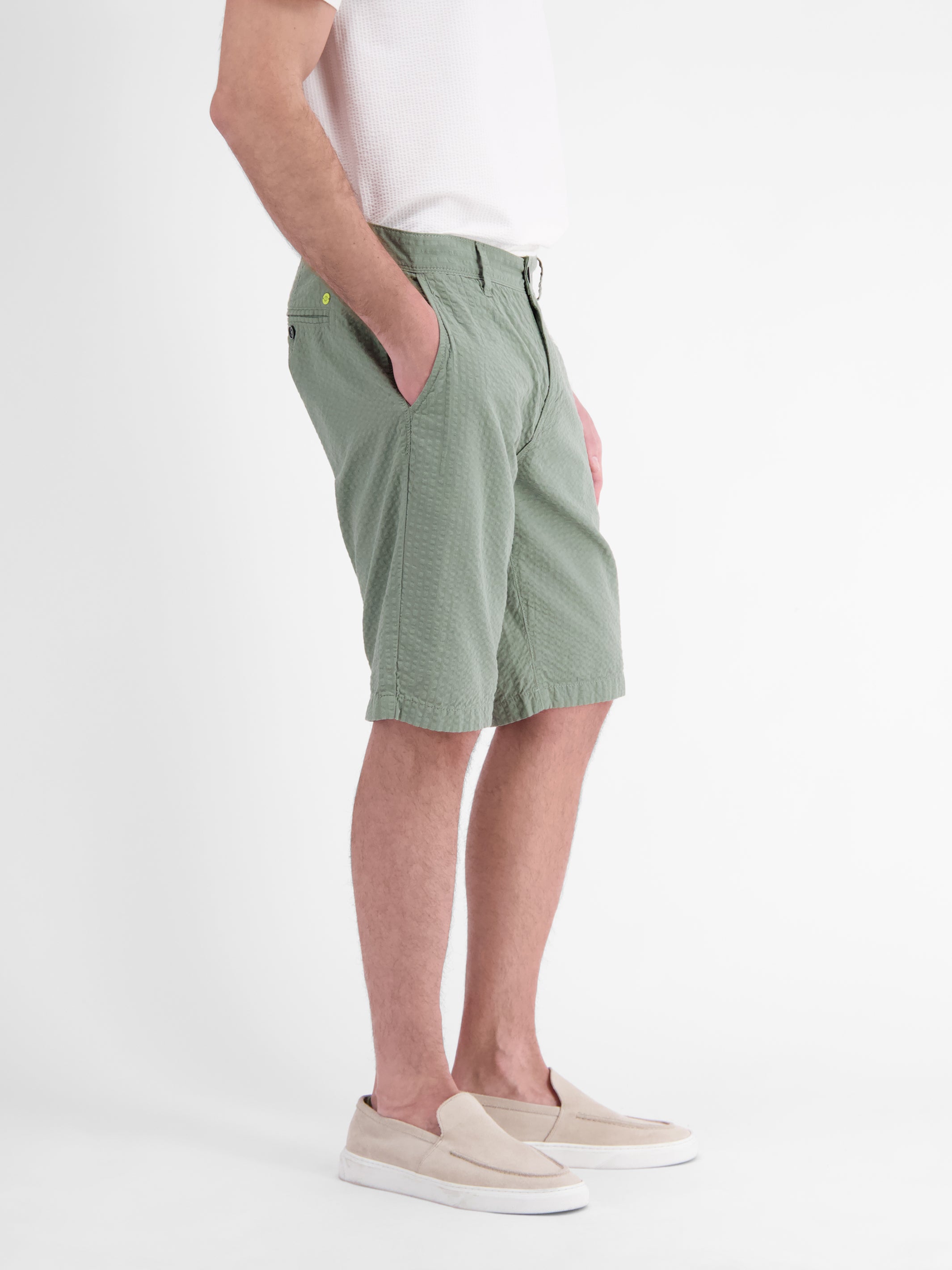 Chino-Shorts aus Baumwolle in leichter Seersucker-Qualität - Chino Shorts