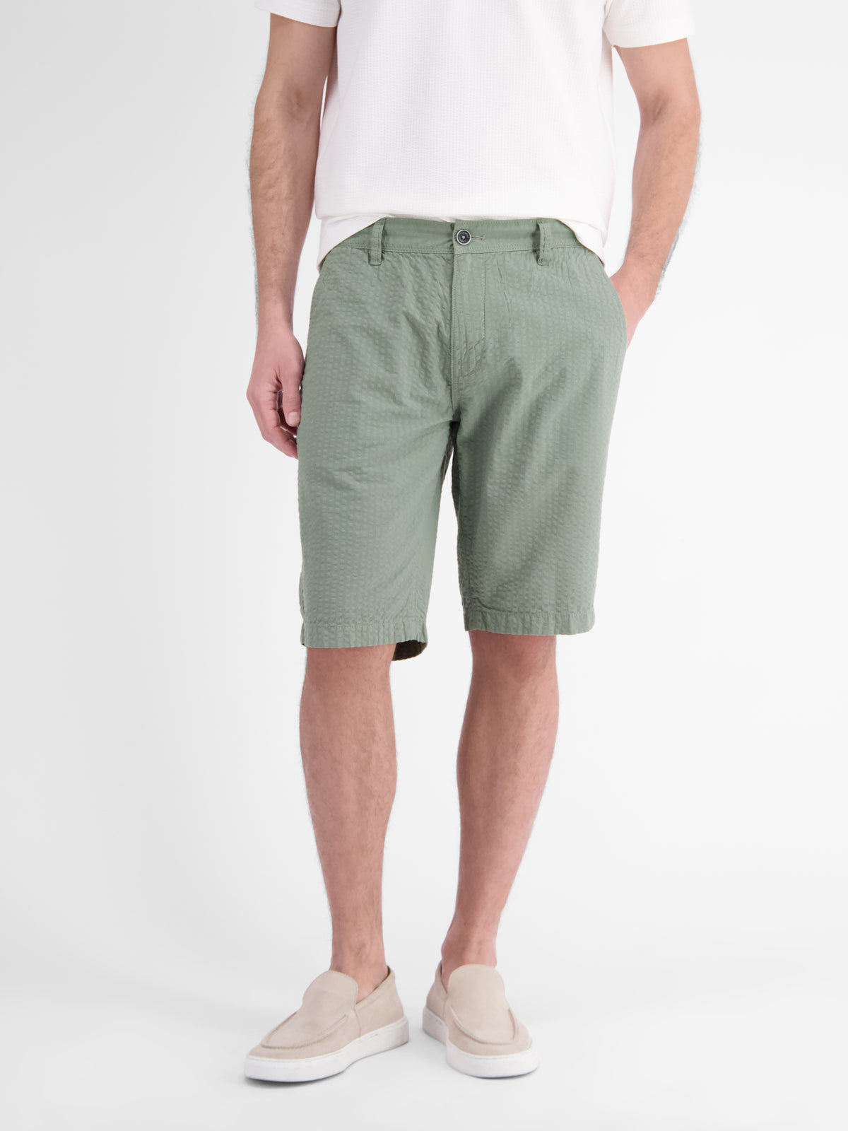 Chino-Shorts aus Baumwolle in leichter Seersucker-Qualität - Chino Shorts