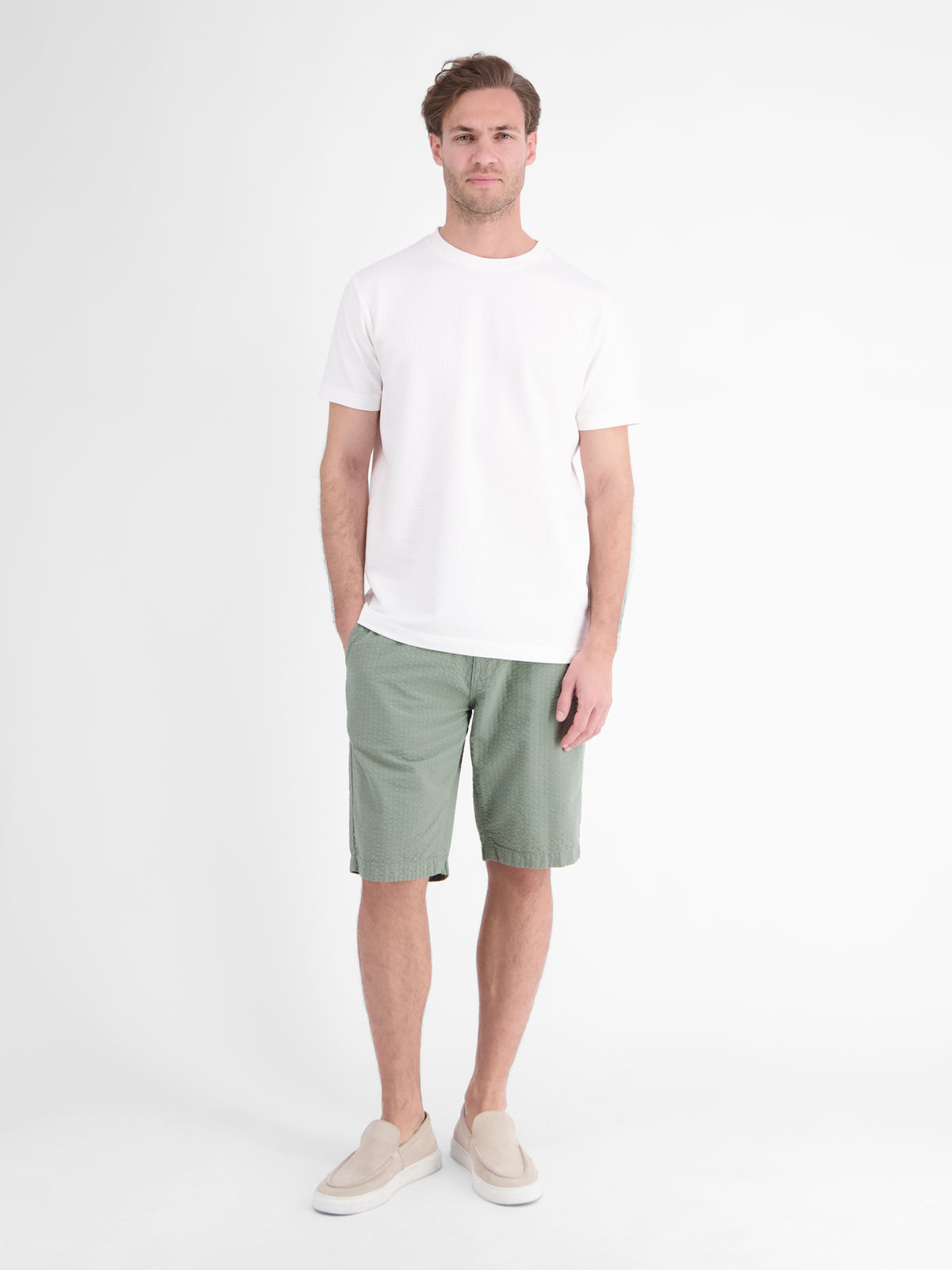 Chino-Shorts aus Baumwolle in leichter Seersucker-Qualität - Chino Shorts