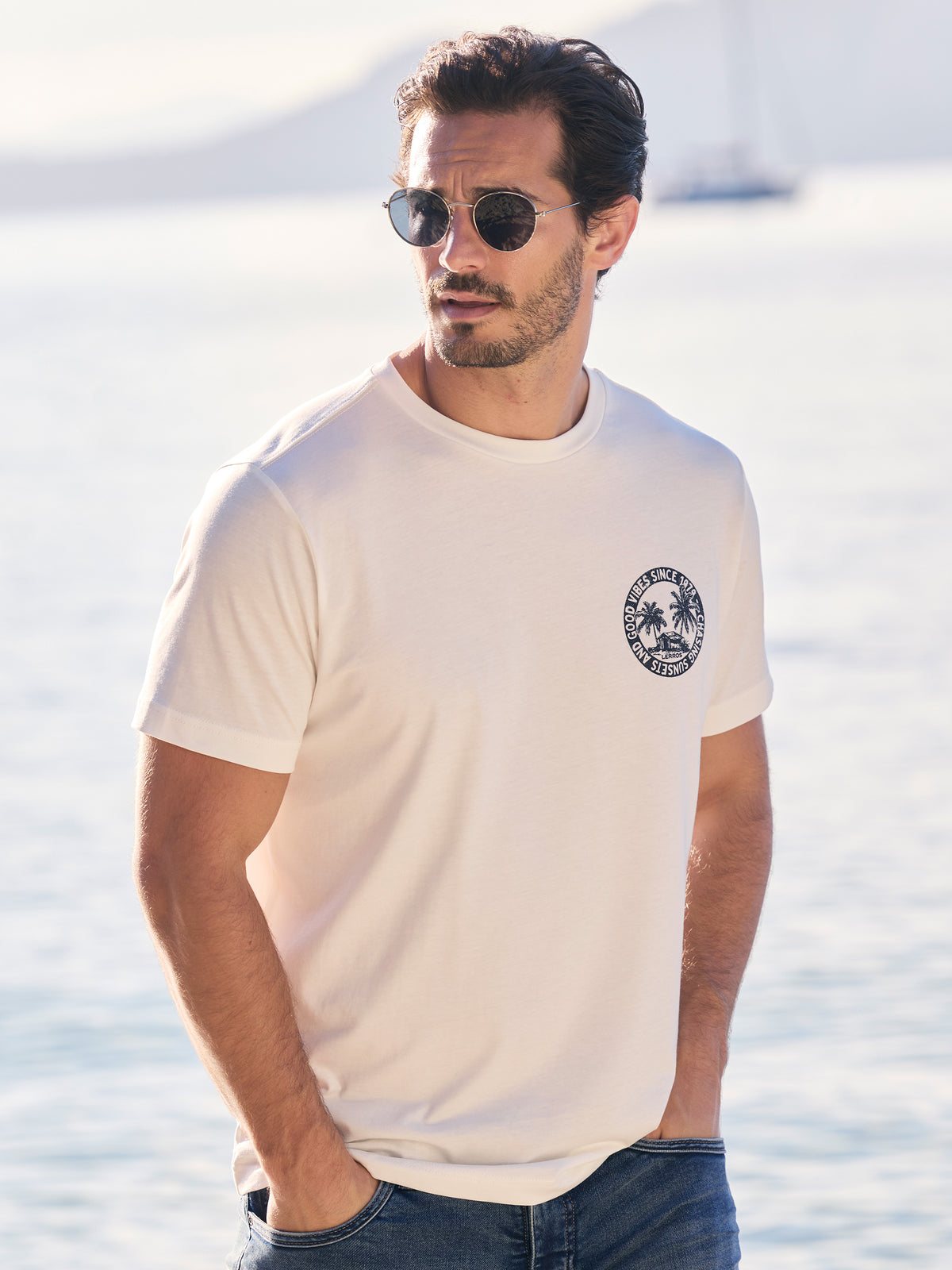 Lässiges, unifarbenes T-Shirt aus reiner Baumwolle mit Print - T-Shirt Rundhals
