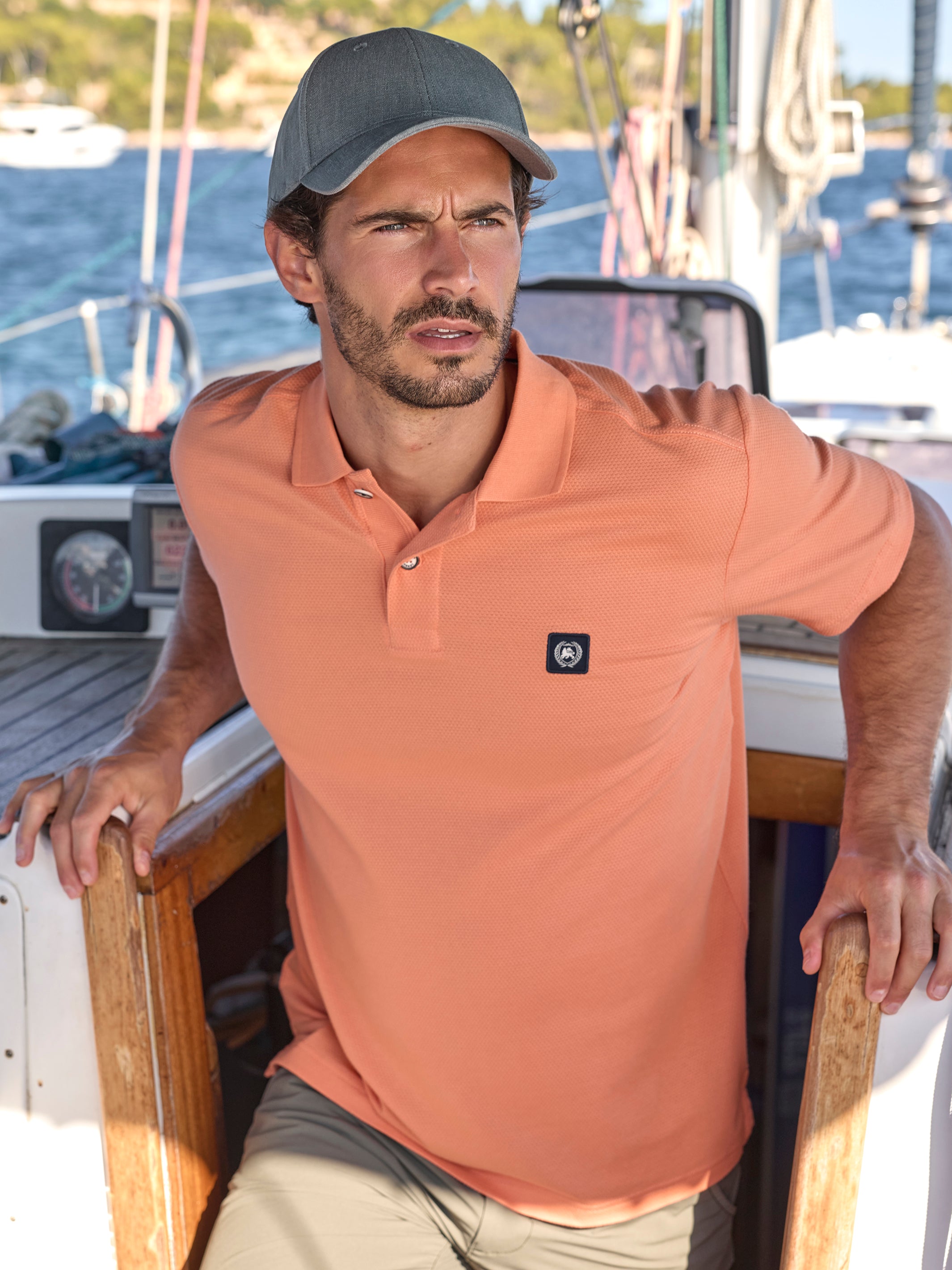 Maskulines Poloshirt aus Baumwolle mit griffiger Struktur - Polo Shirt Kurzarm