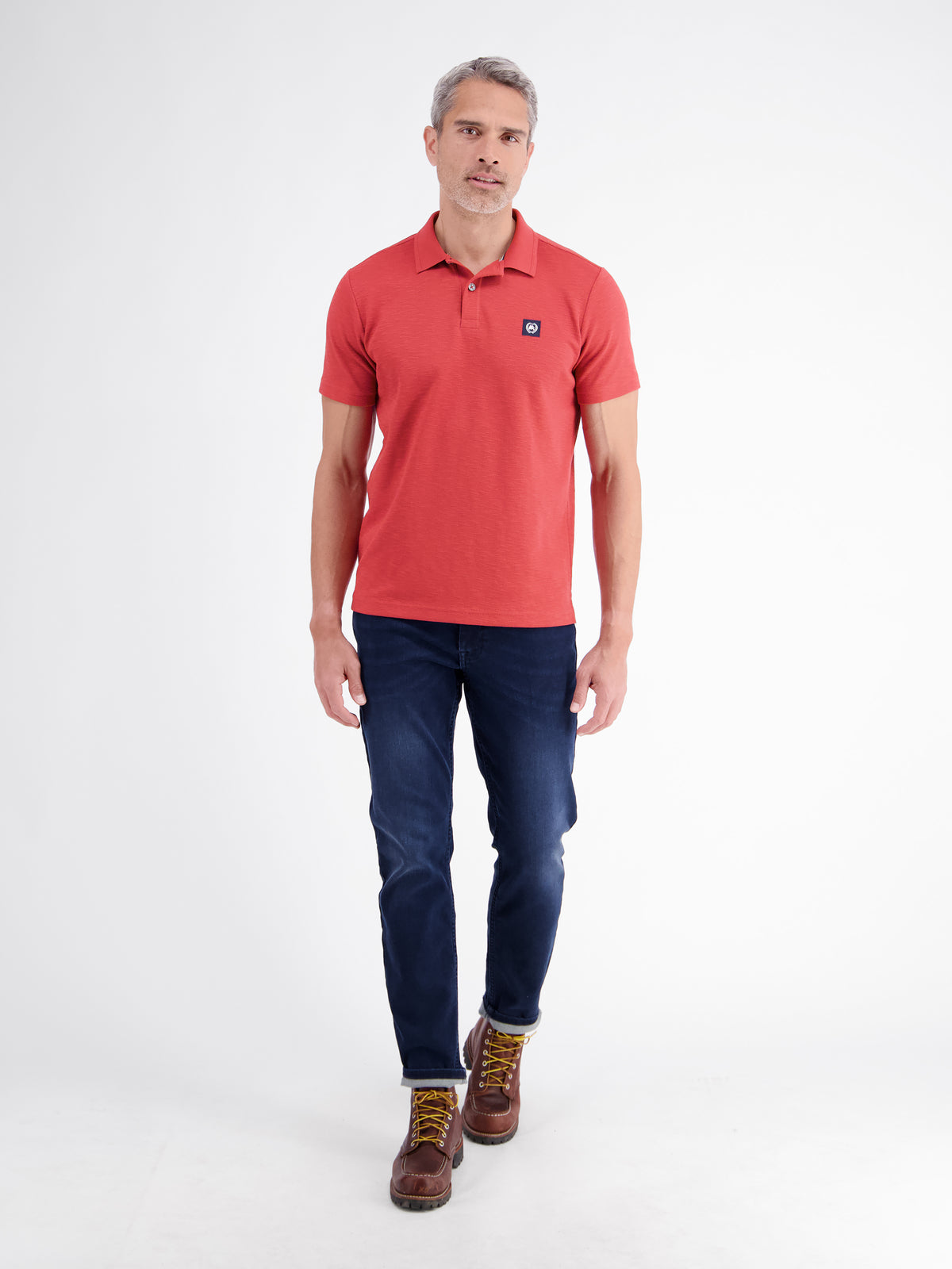 Poloshirt in trendigen Farben mit Flachstrickkragen