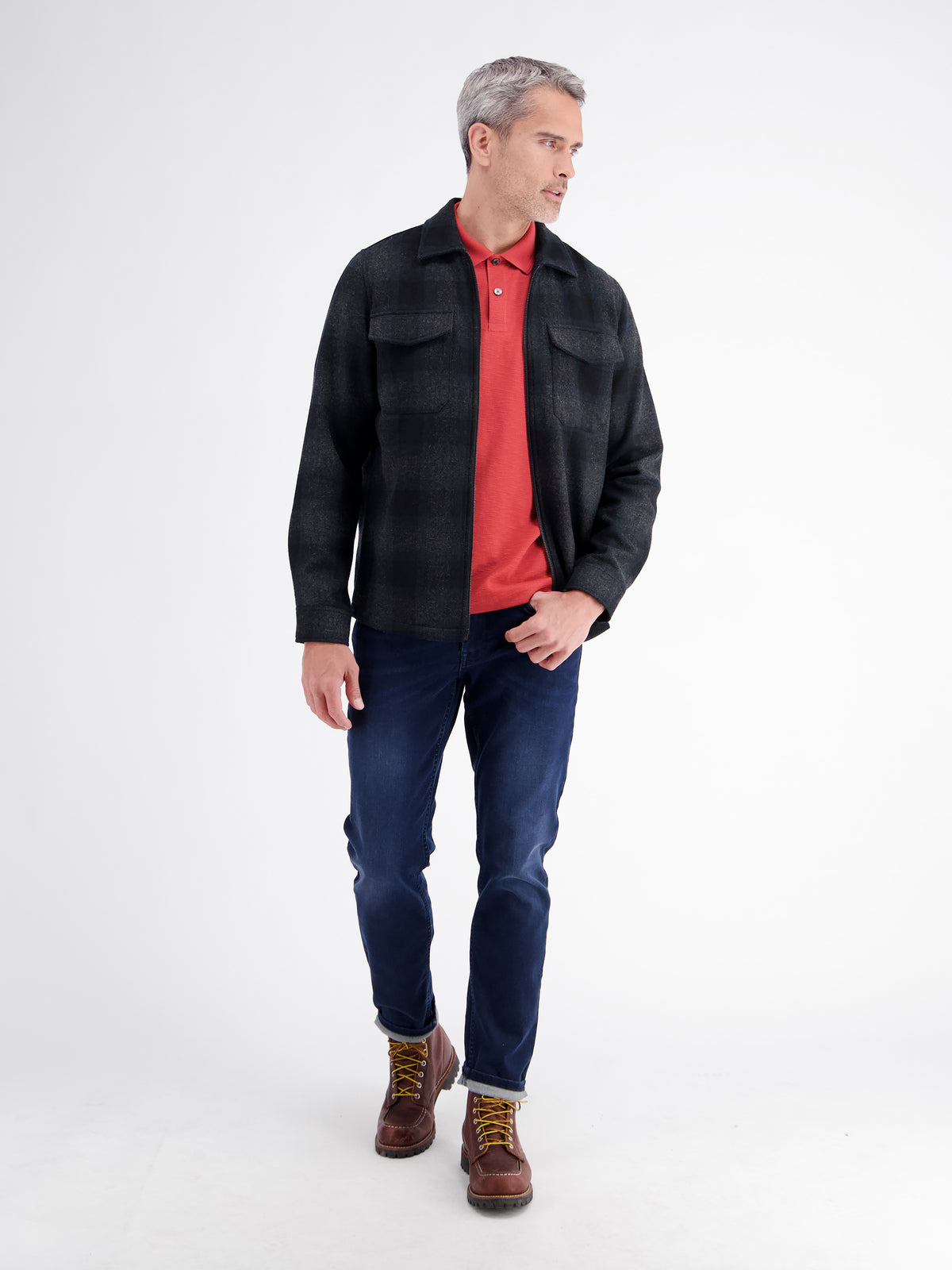 Poloshirt in trendigen Farben mit Flachstrickkragen